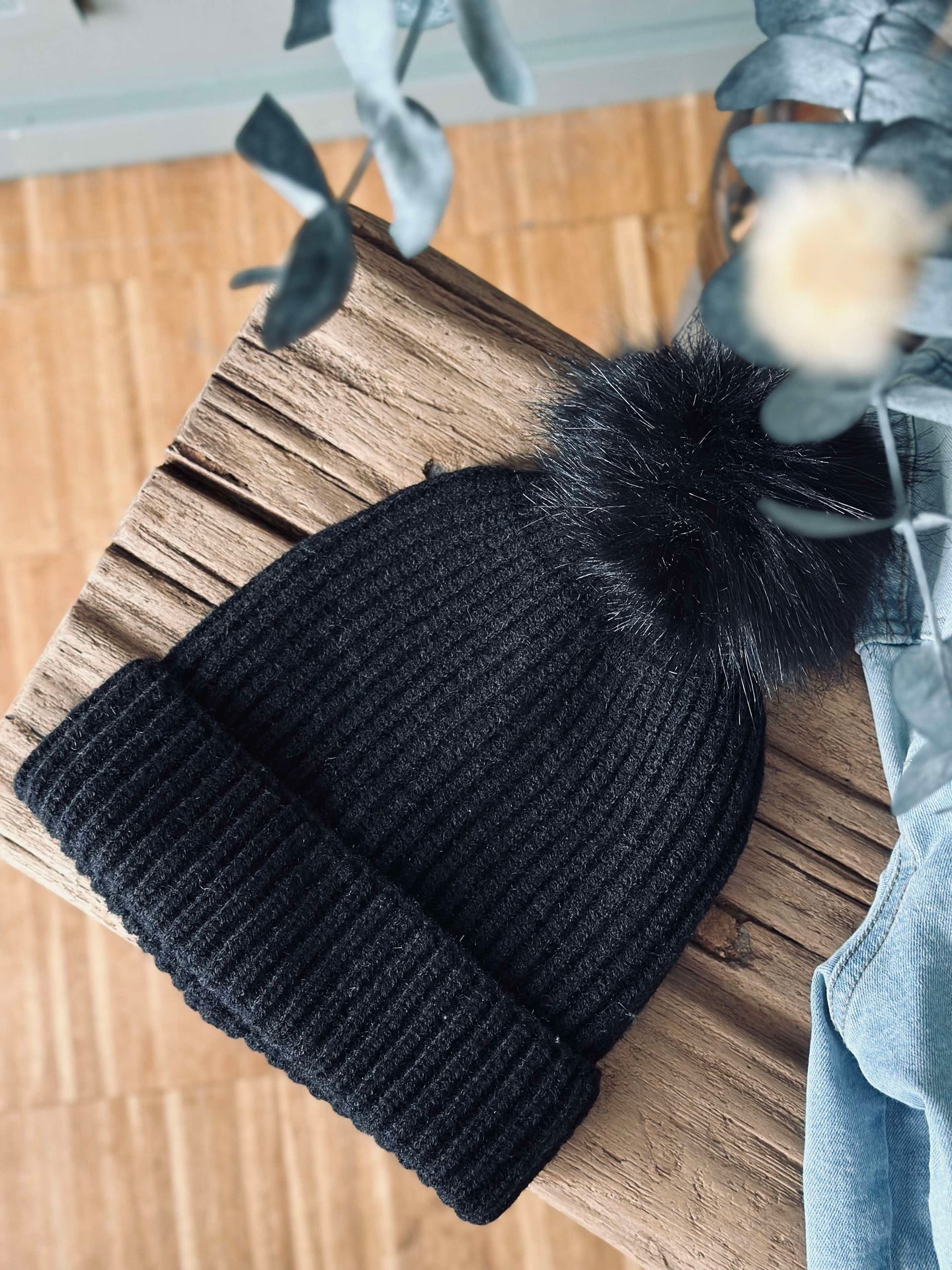 Mössa med tofs - Svart