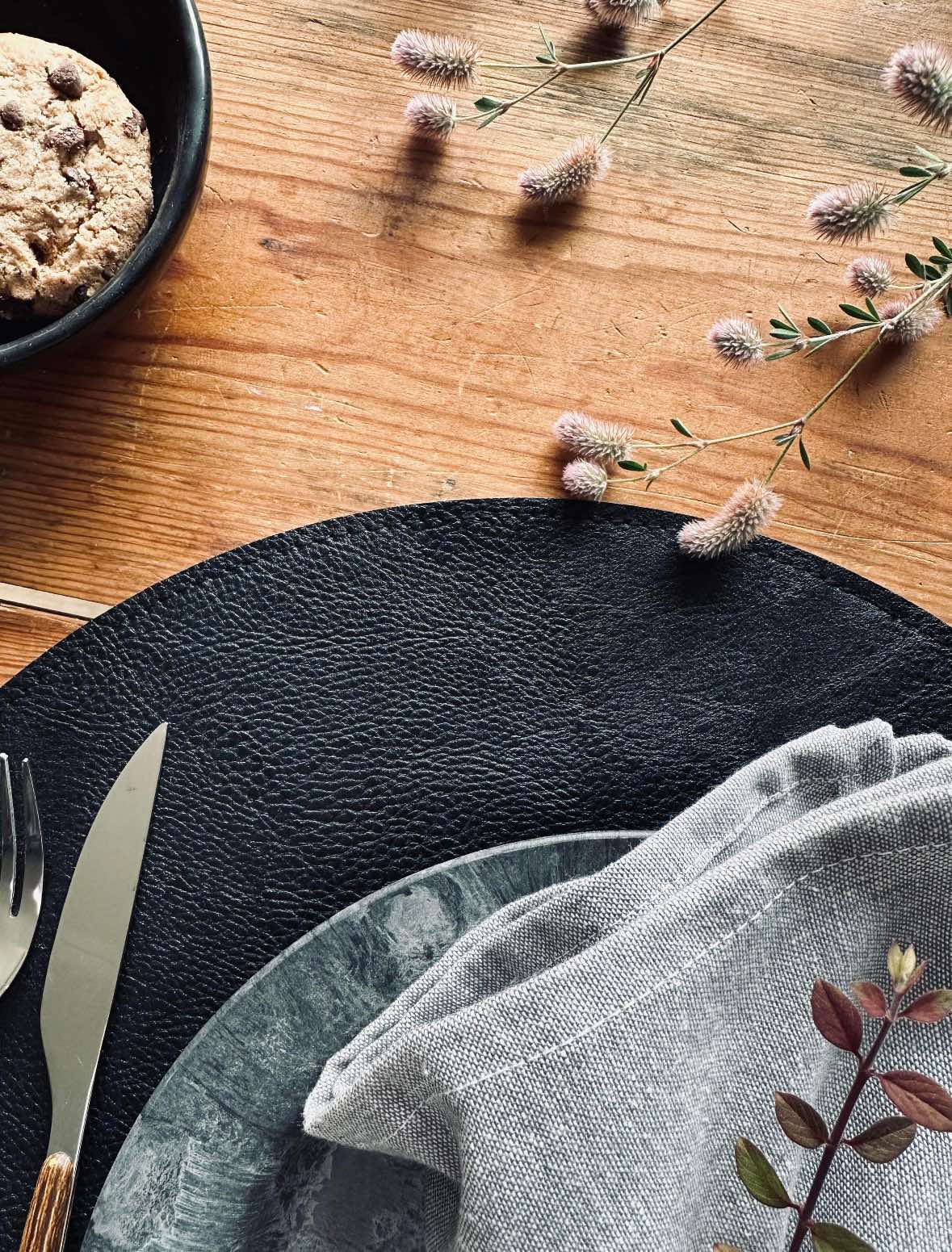 Rund Bordstablett – Vändbar Konjak / Svart