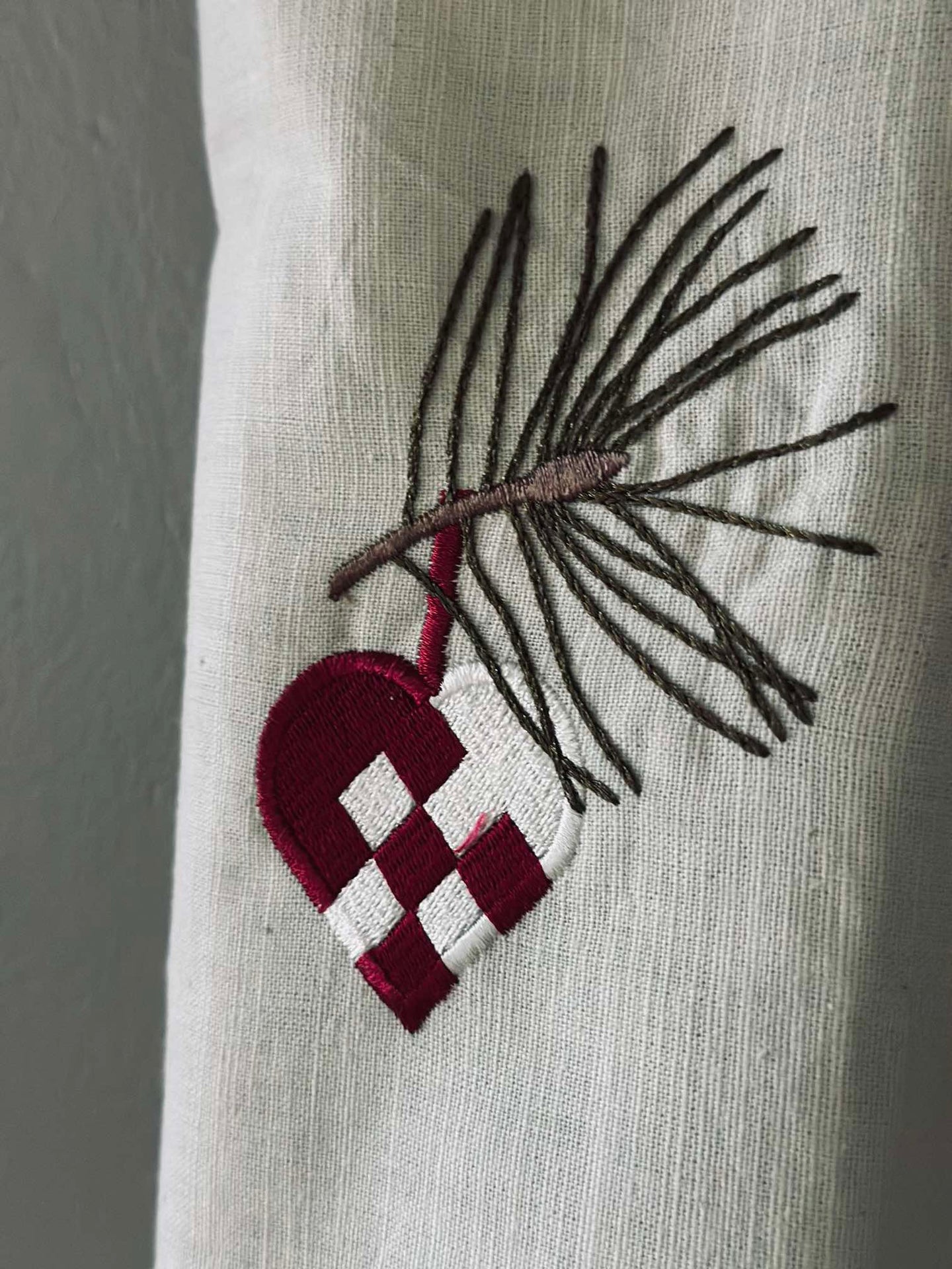 Förkläde med broderi