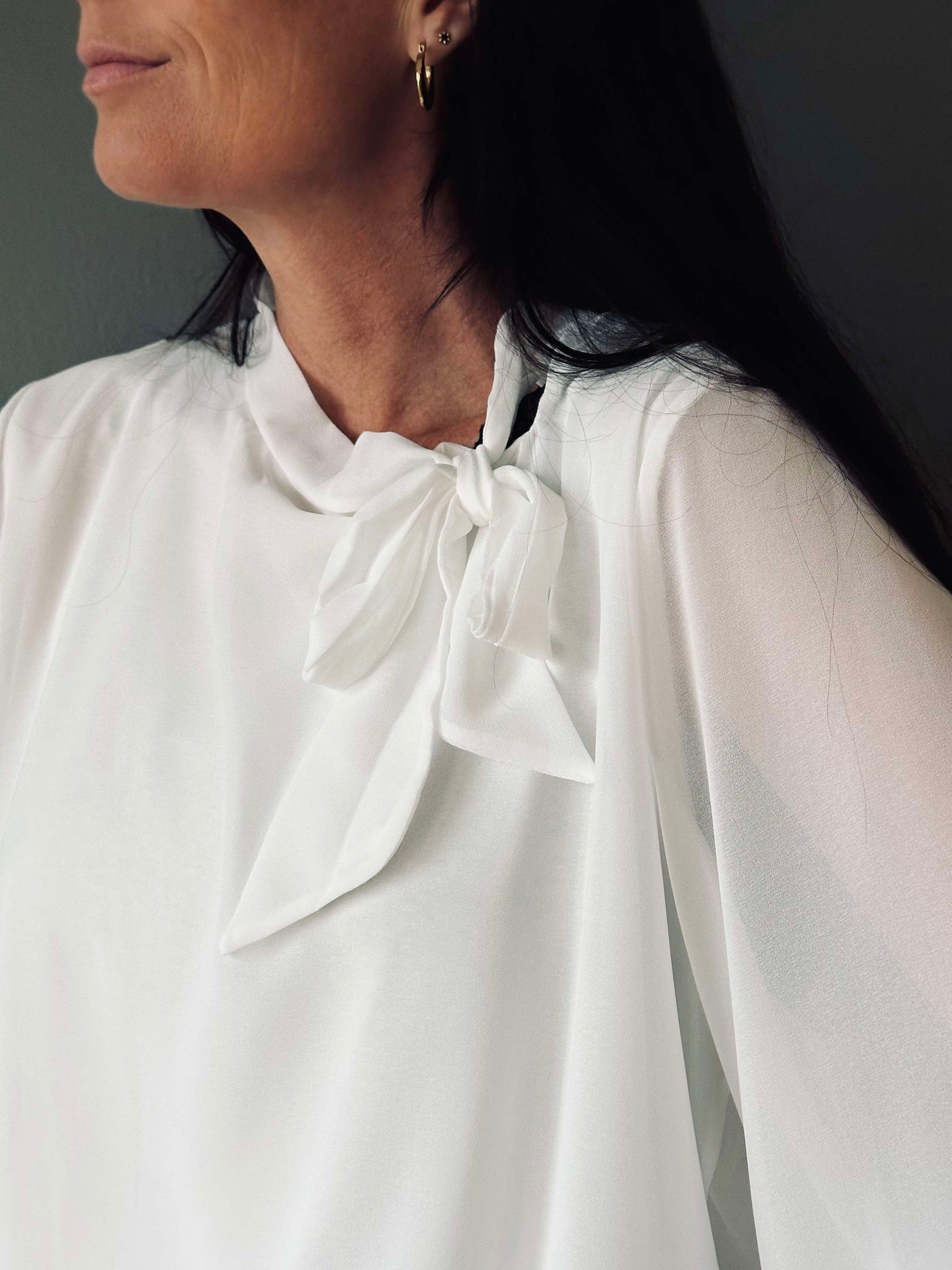 Blus m. Rosett - White