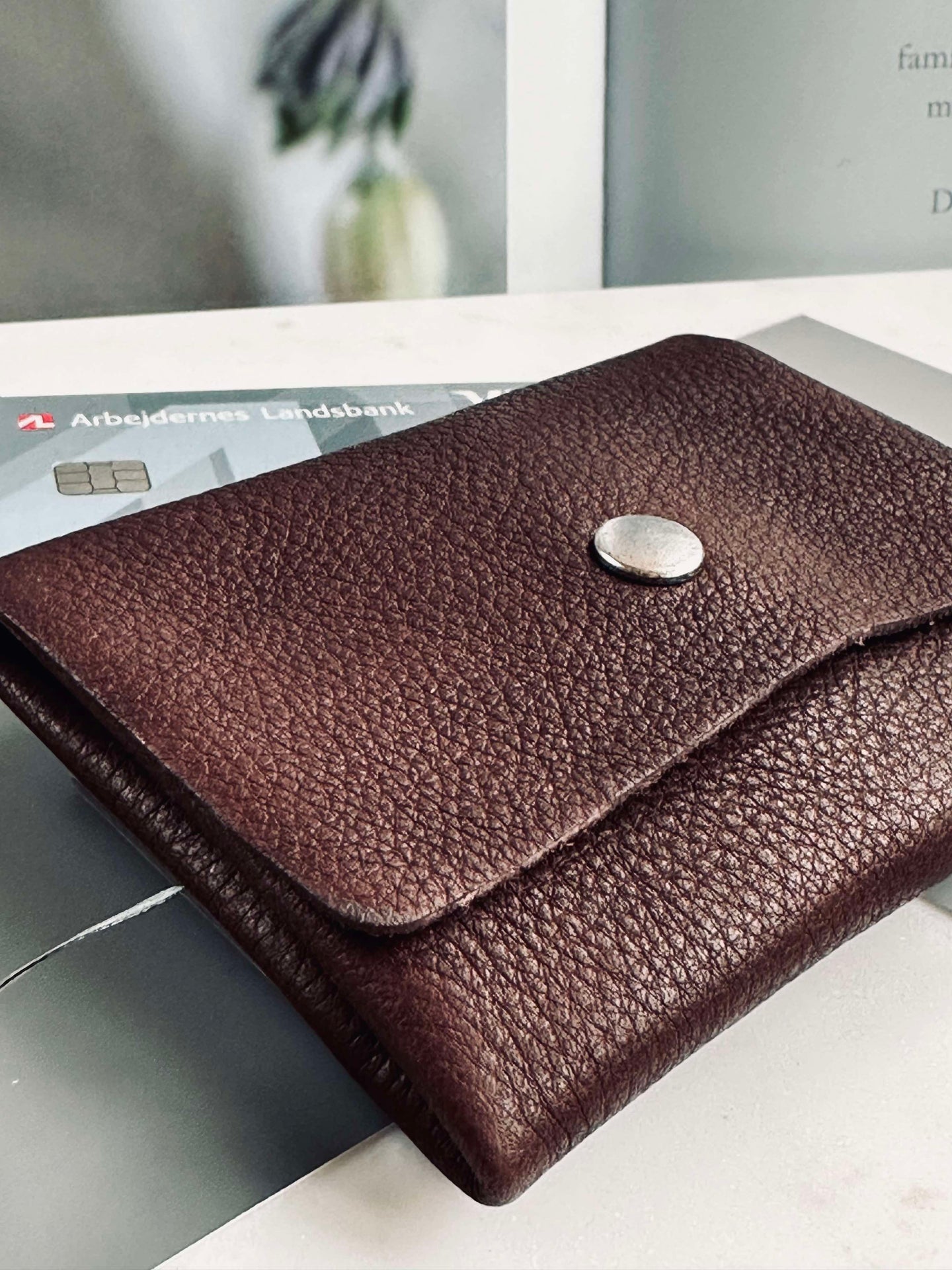 Aura liten mörkbrun plånbok