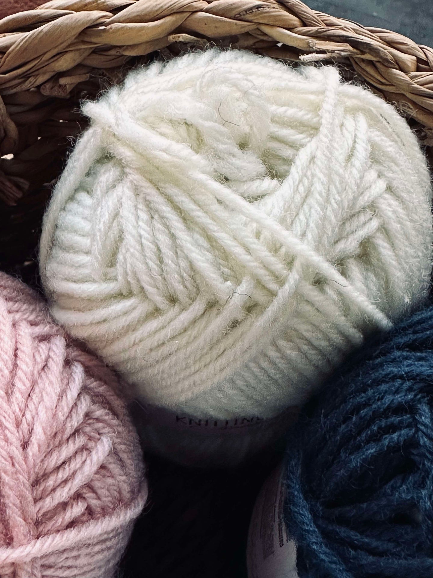 Polyestergarn 50 gram - Kräm