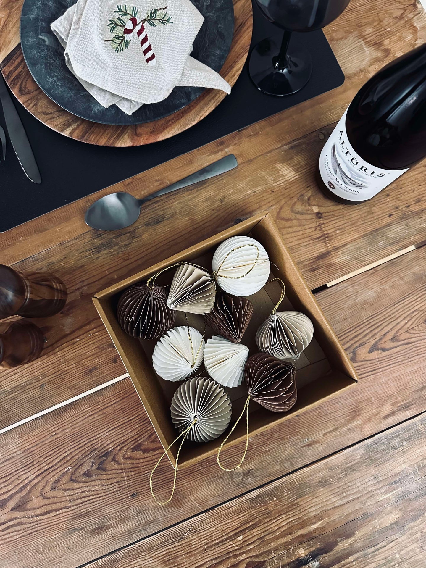 Små pappersdekorationer för jul - 9 st.