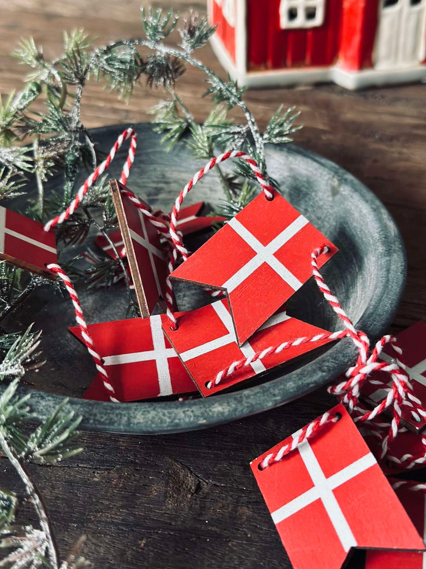 Flaggirlang i trä - 10 vimplar