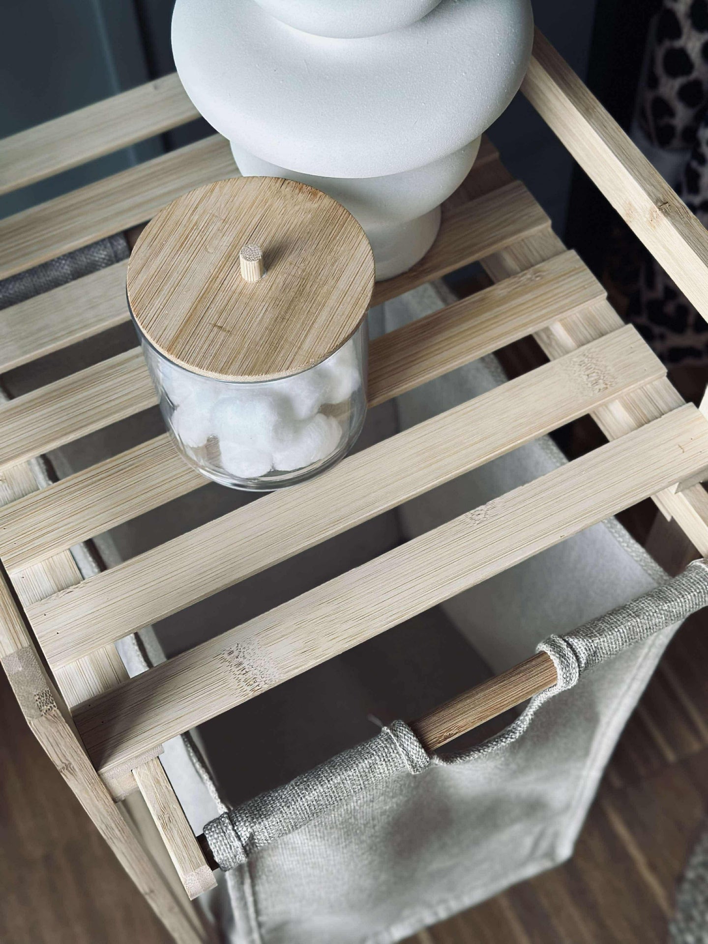 Tvättkorg med utdrag