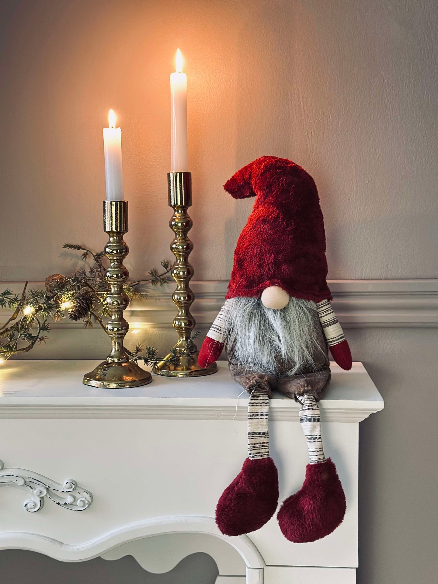 Tomte med dinglande ben