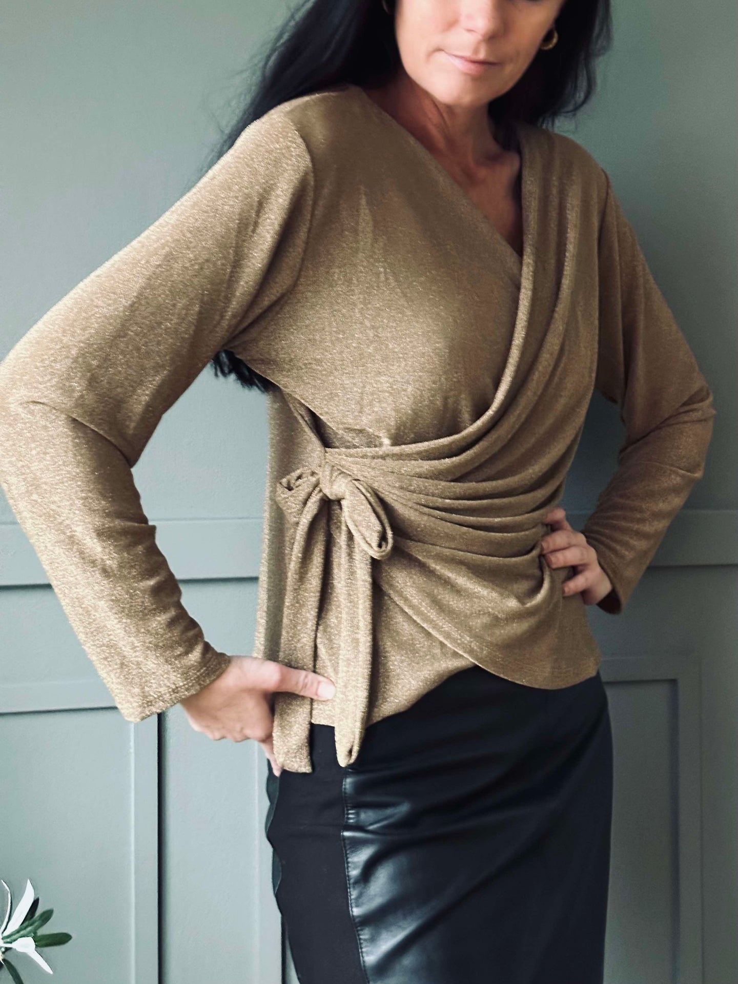 Omlottsblus med glitter - Gold