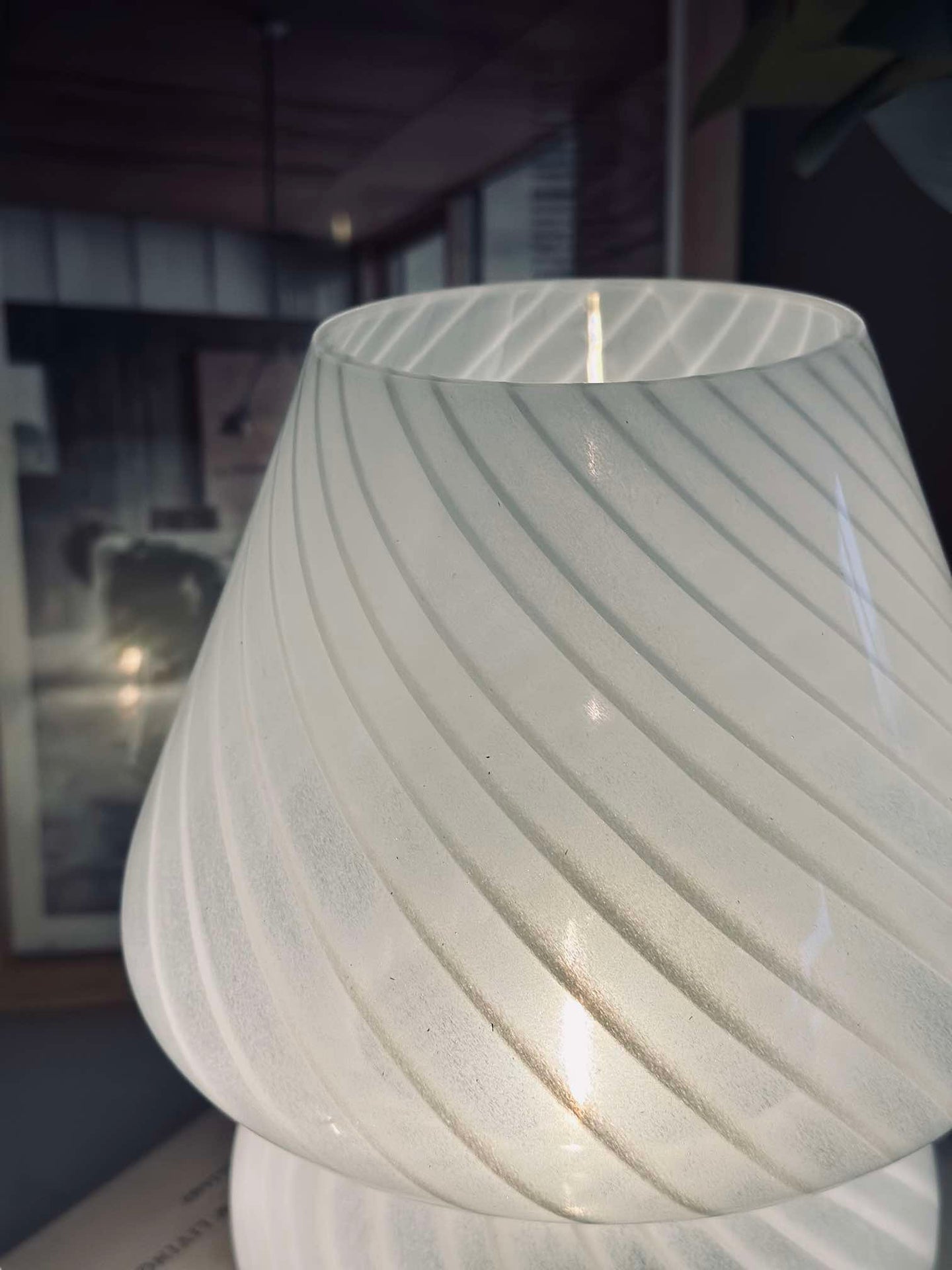 Mushroom Medium – Vit munblåst glas