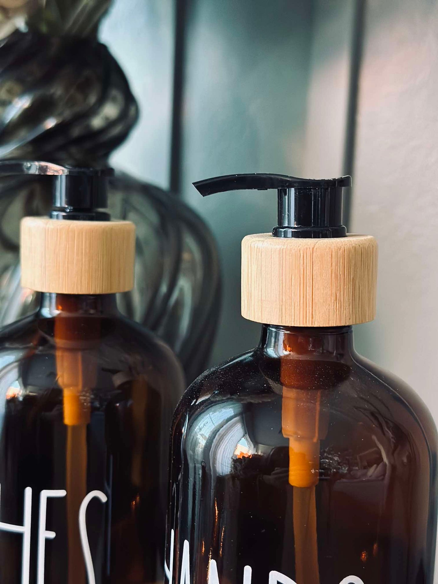 Tvålpump 2 st. med bricka - Brun