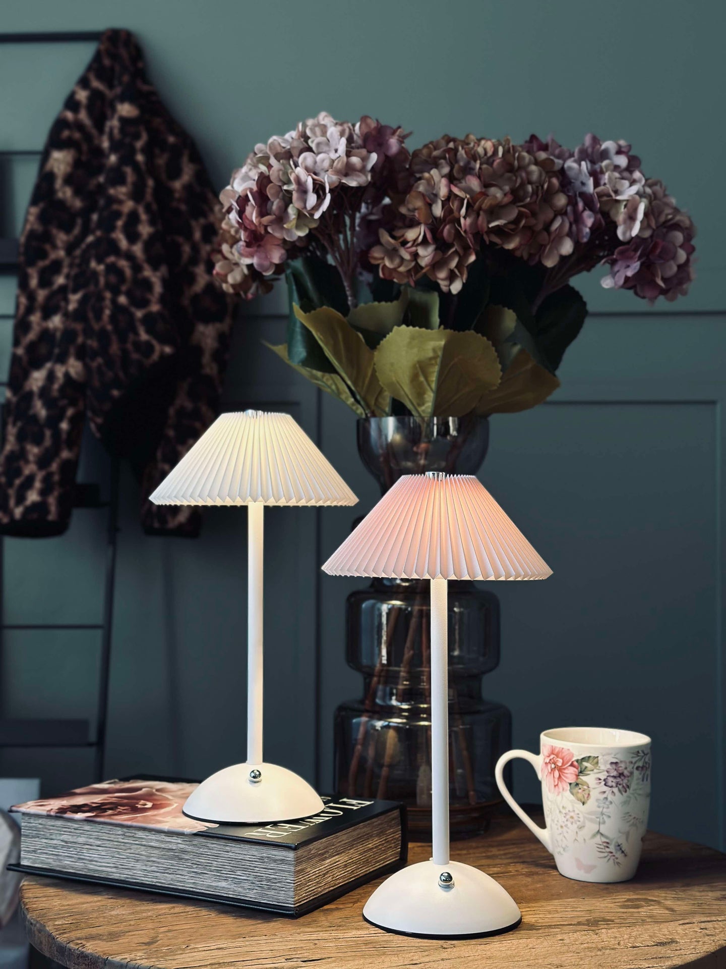 Touch Bordslampa Plisserad Vit