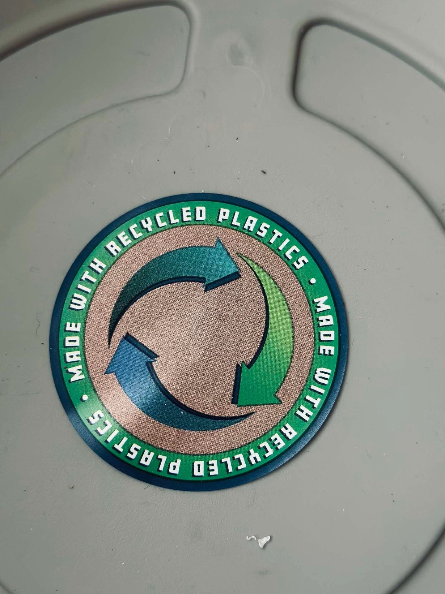 Spegelbassäng i återvunnen plast - Sand
