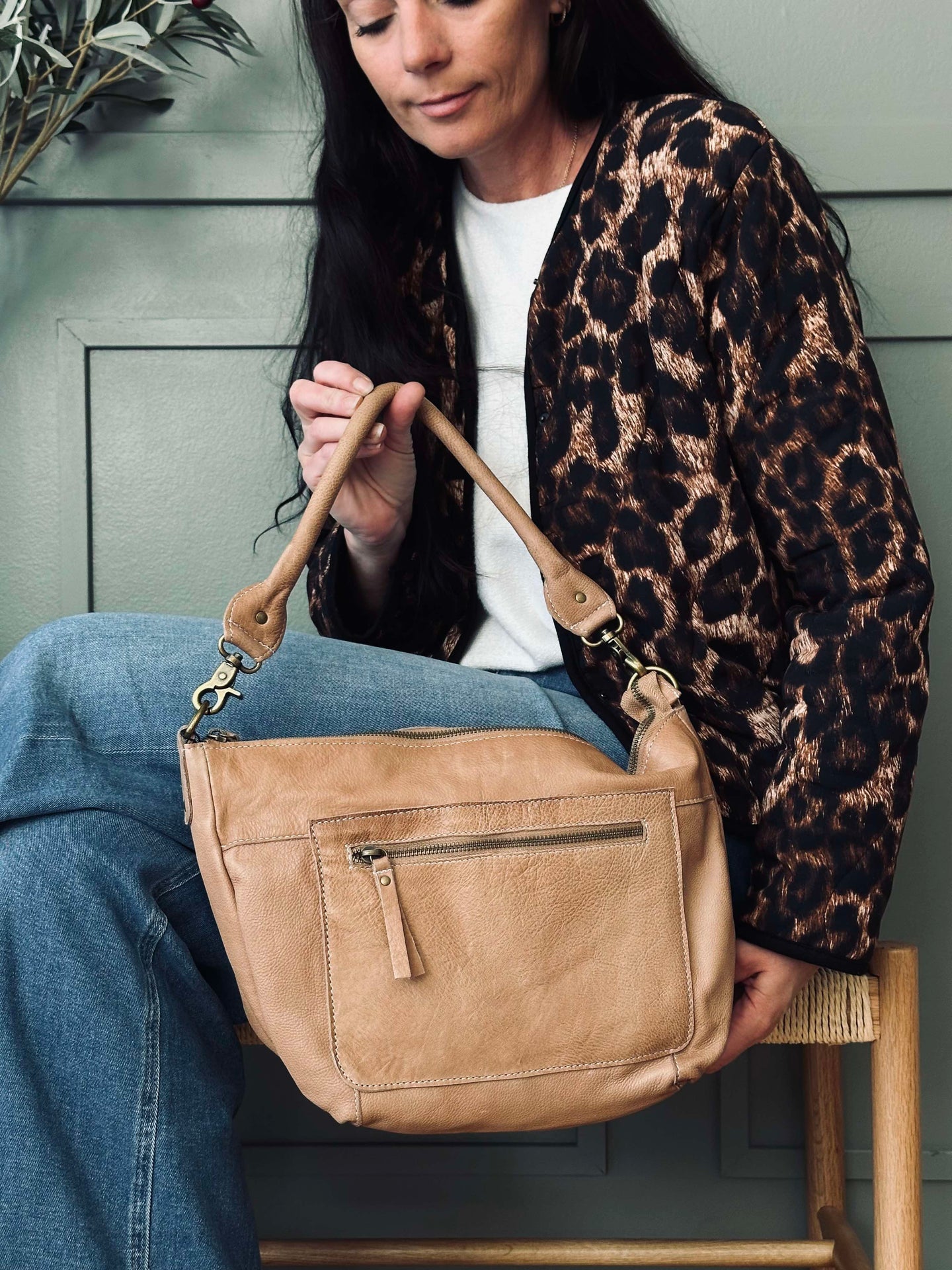 Axelväska Naomi small - Taupe