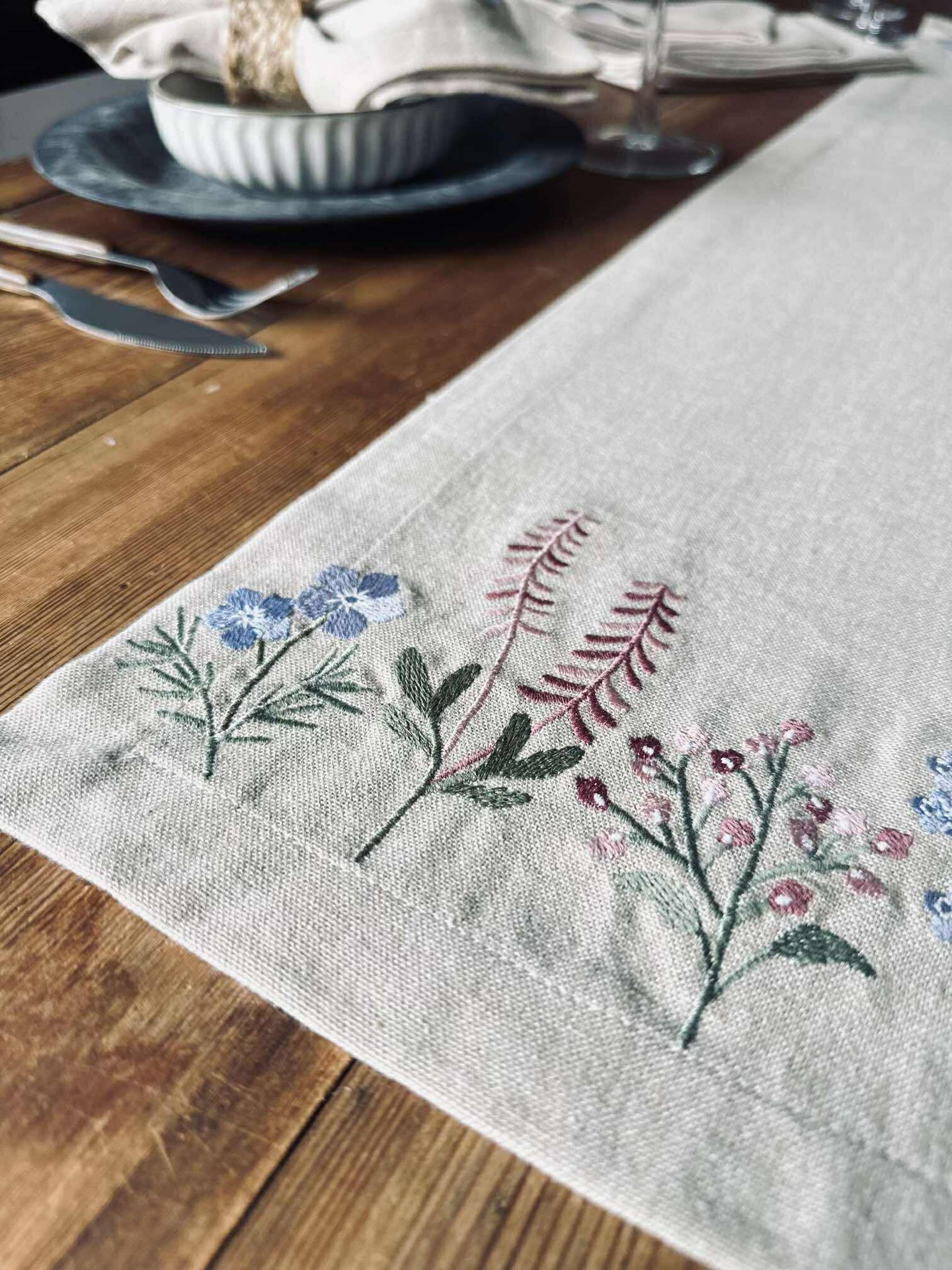 Bordslöpare flower broderi - Linne-look