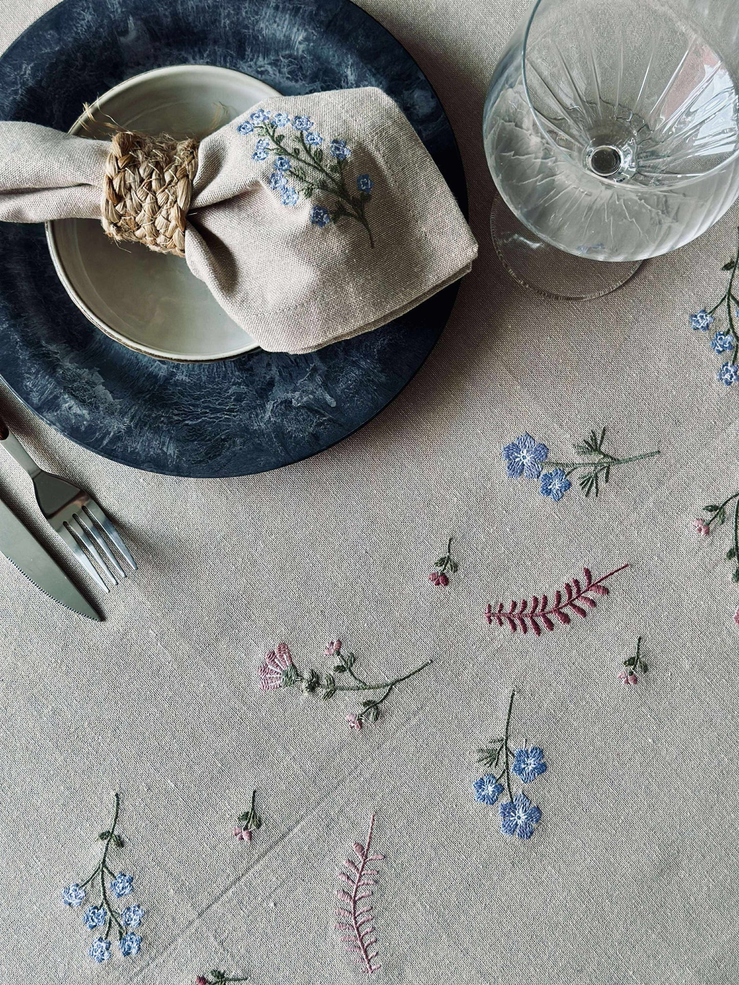 Servetter med blombroderi - Paket med 4 st