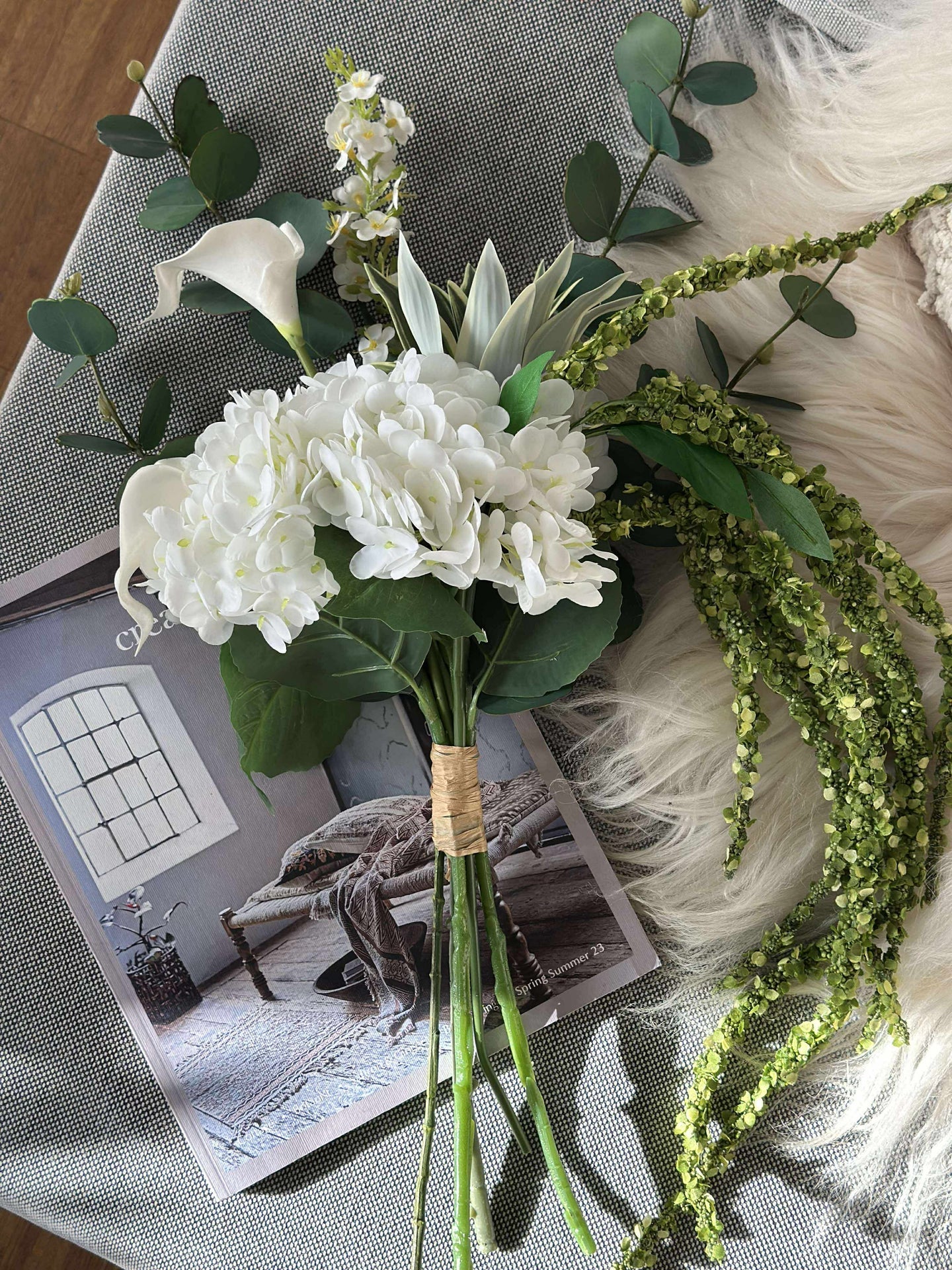 Bukett med vit hortensia
