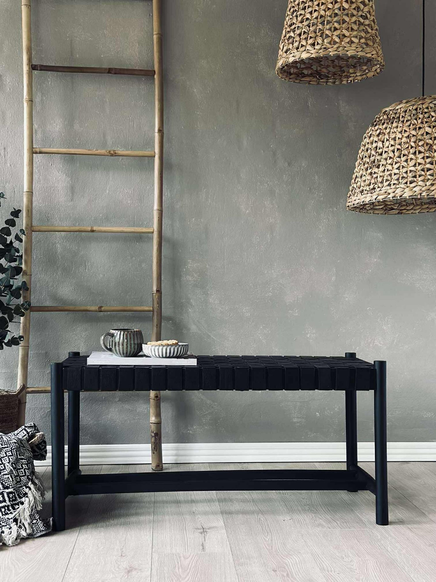 Bänk med flätad sits - Svart läder