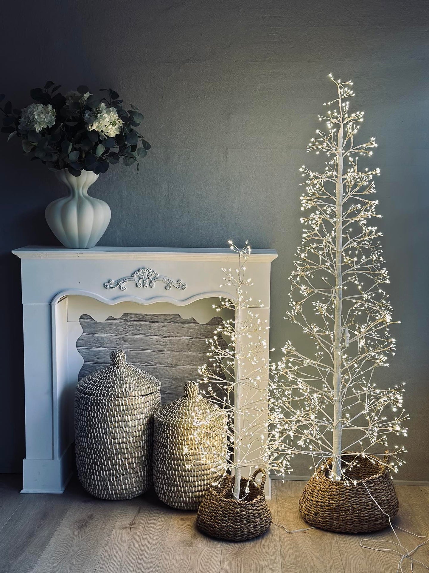 Julgran med 600 LED-ljus - Vit