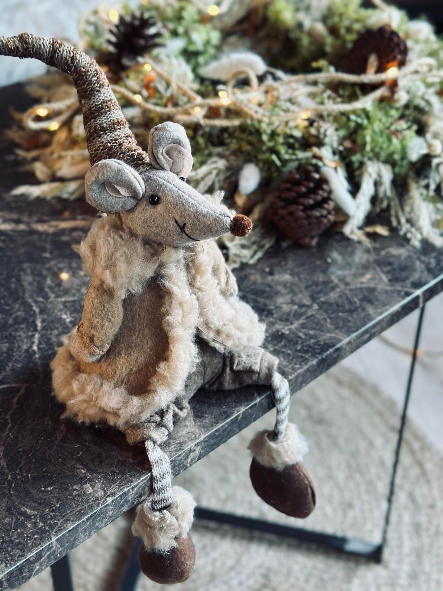 Nissetomte - Sittande pojke