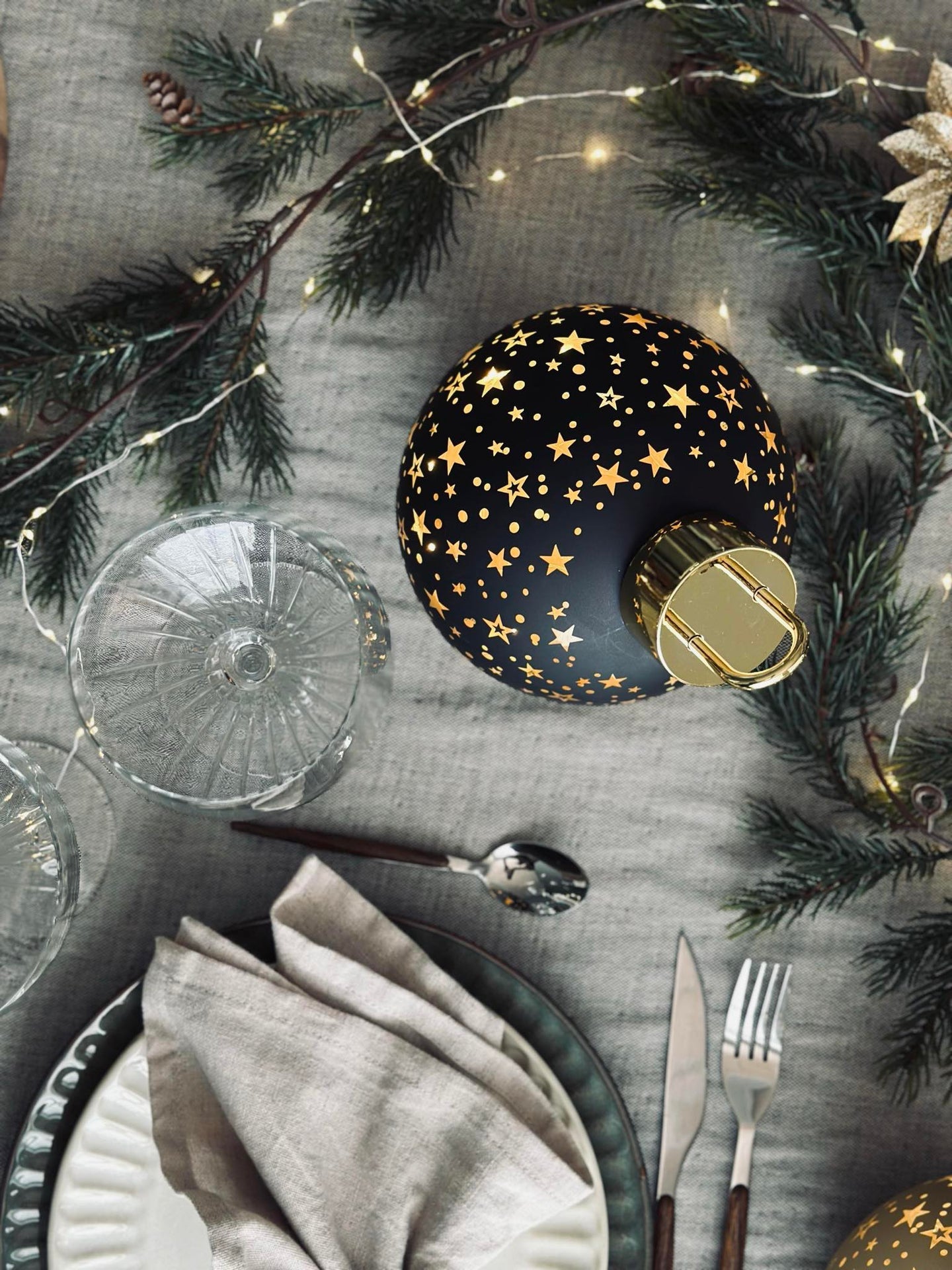 Julkula med LED-ljus - Black