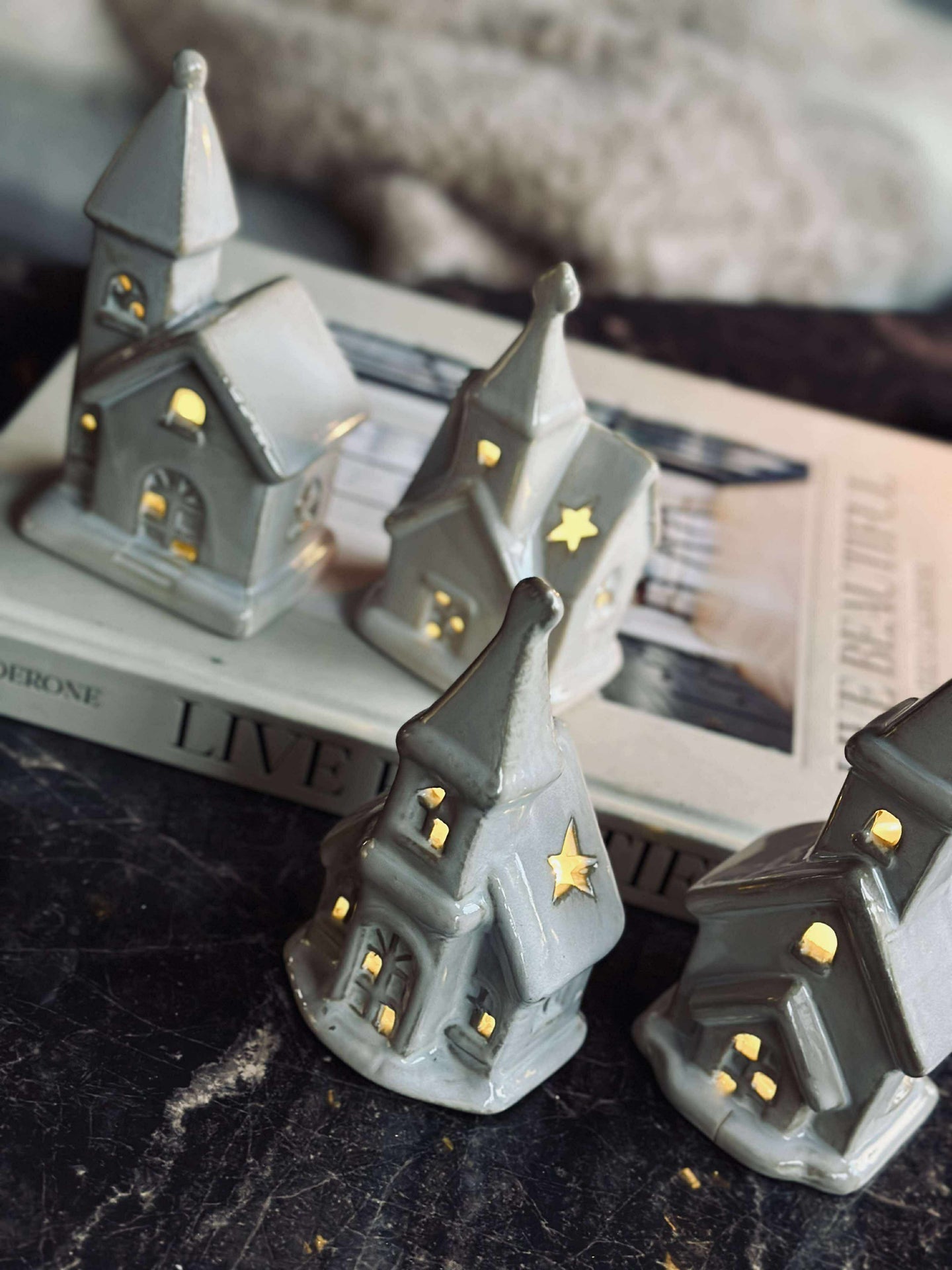 Ljuslykta Kyrka med LED - VIT MIX