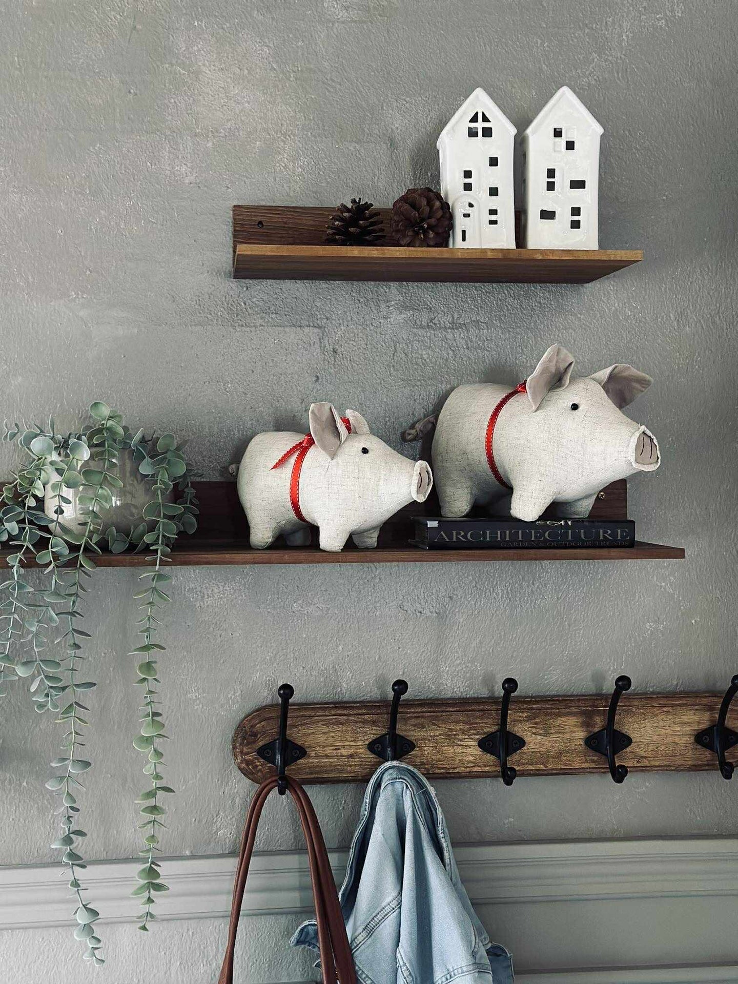 Julgris med rosett - Sand