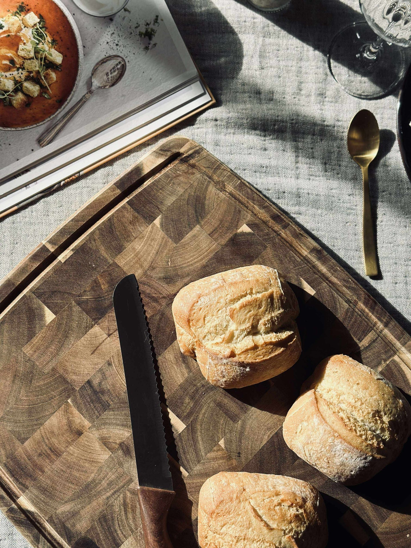 Skärbräda med saftspår