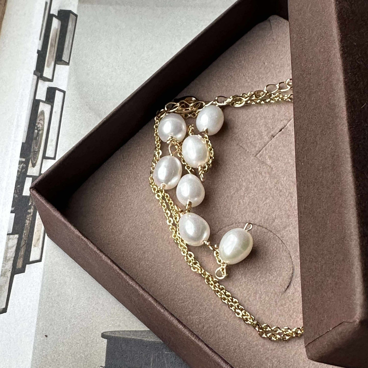 Halsband EMMY - Y-kedja med sötvattenspärlor