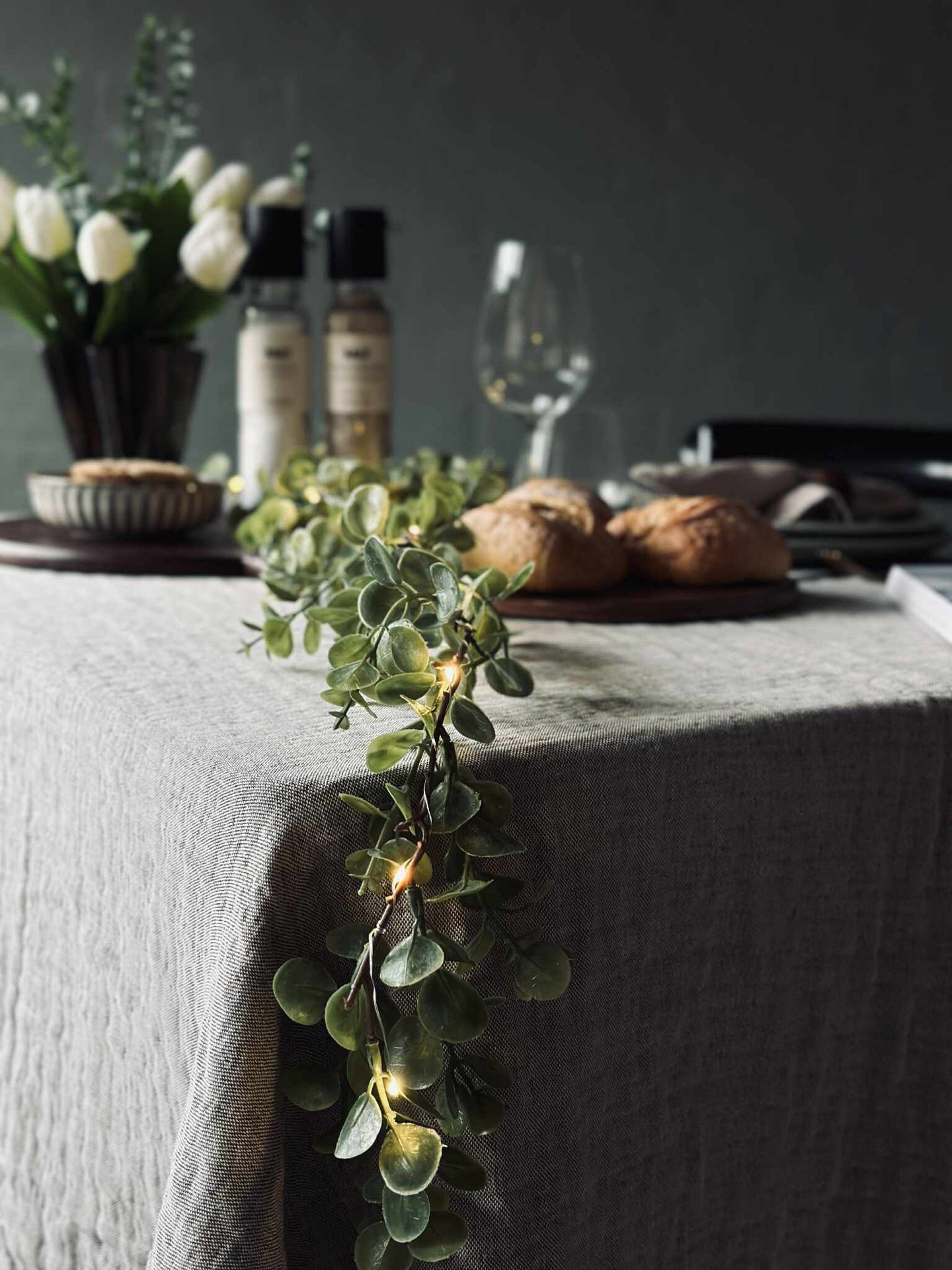Ljusslinga med gröna eukalyptusblad