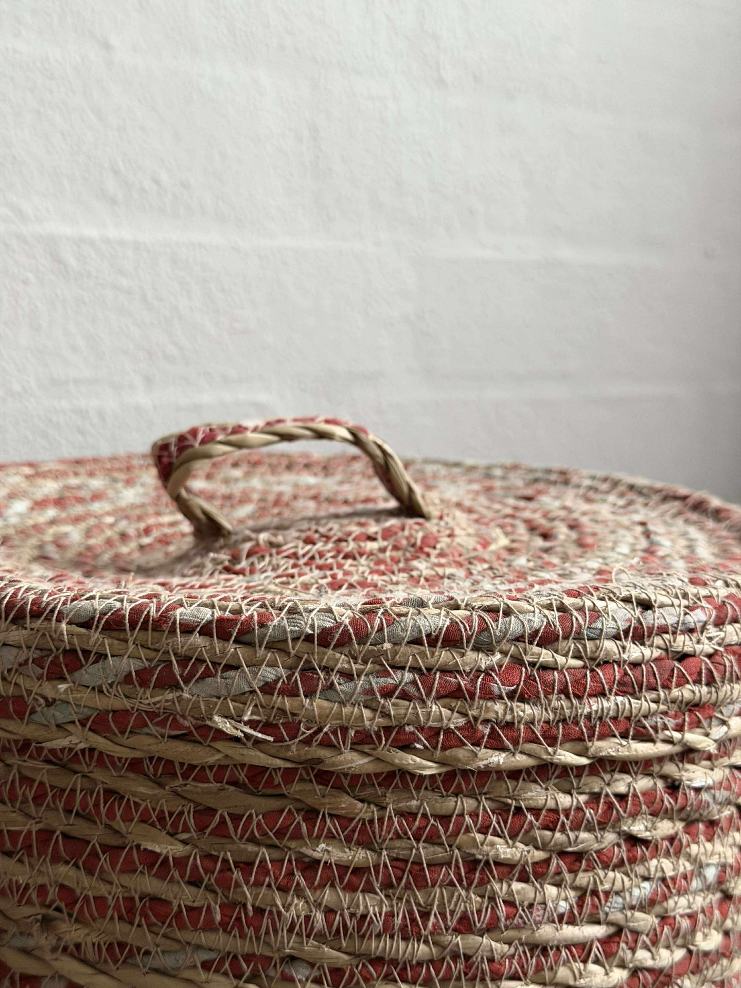 Korgar med lock FÄRG - Set om 3 st