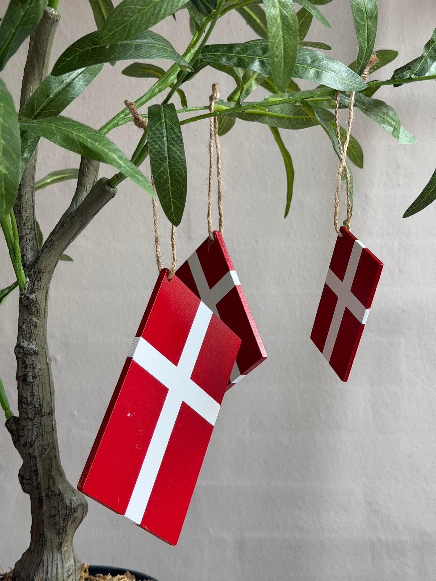 Dannebrog med upphängning - Flera storlekar