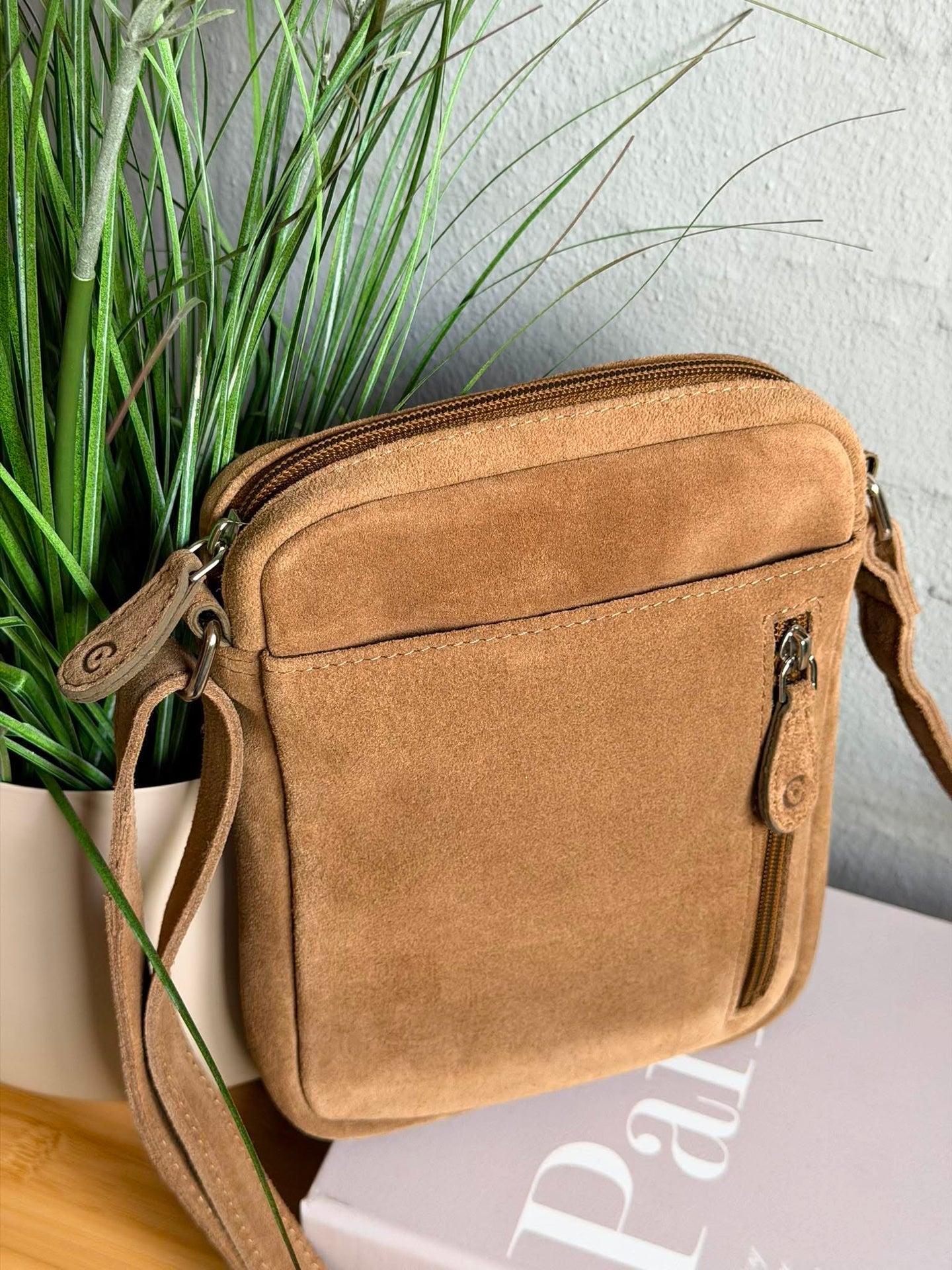 Mobilväska Daily – Suede beige