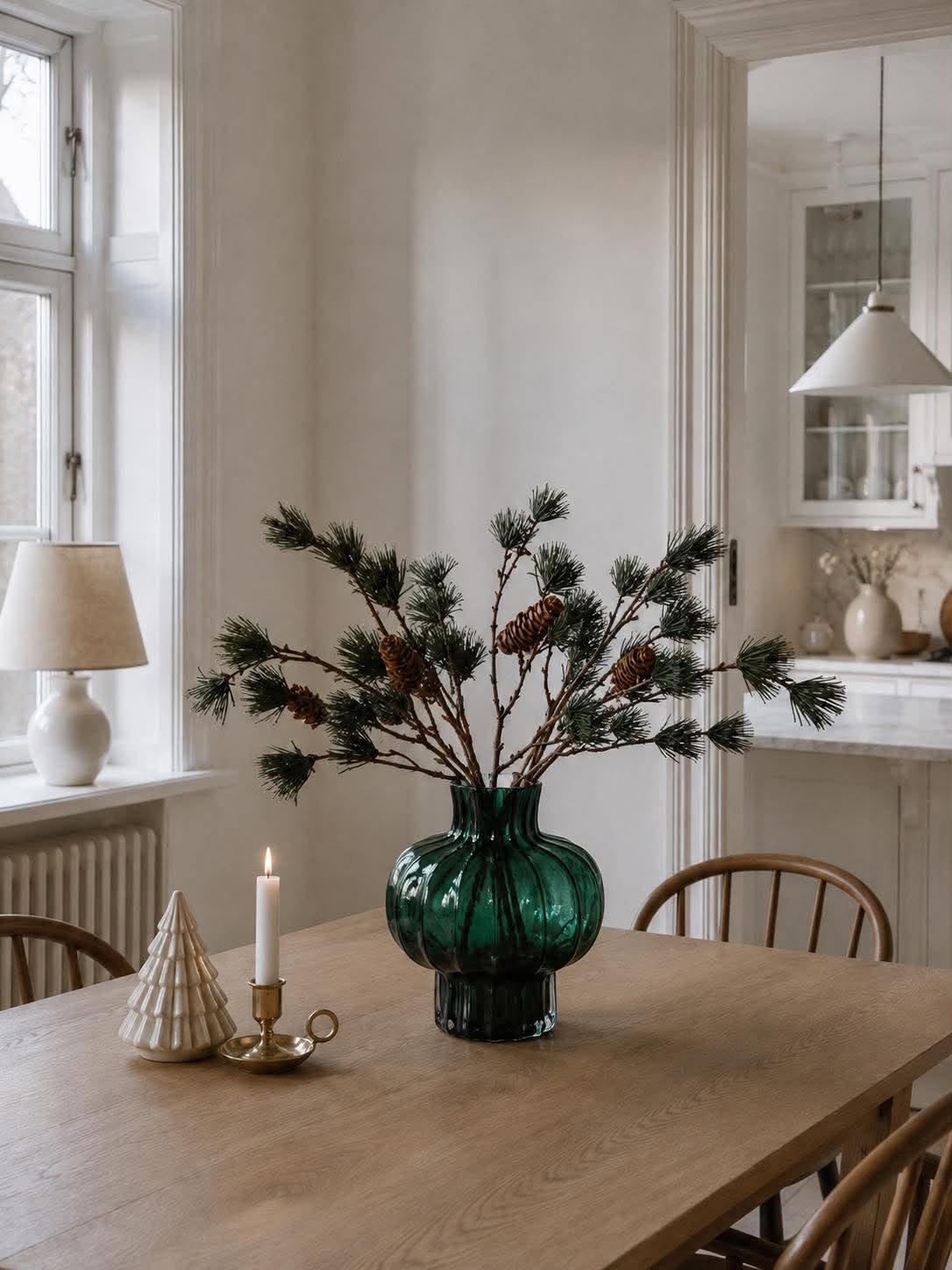 Vintergrenar med kottar