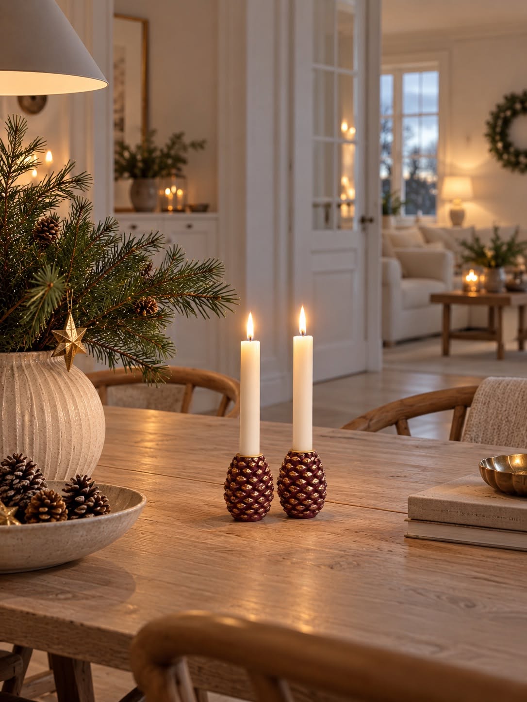 Ljusstakset med 2 Kottar - Brun/guld