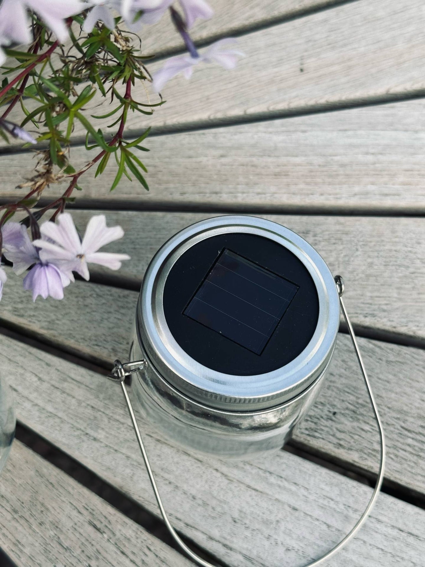 Solcellslykta med upphängning