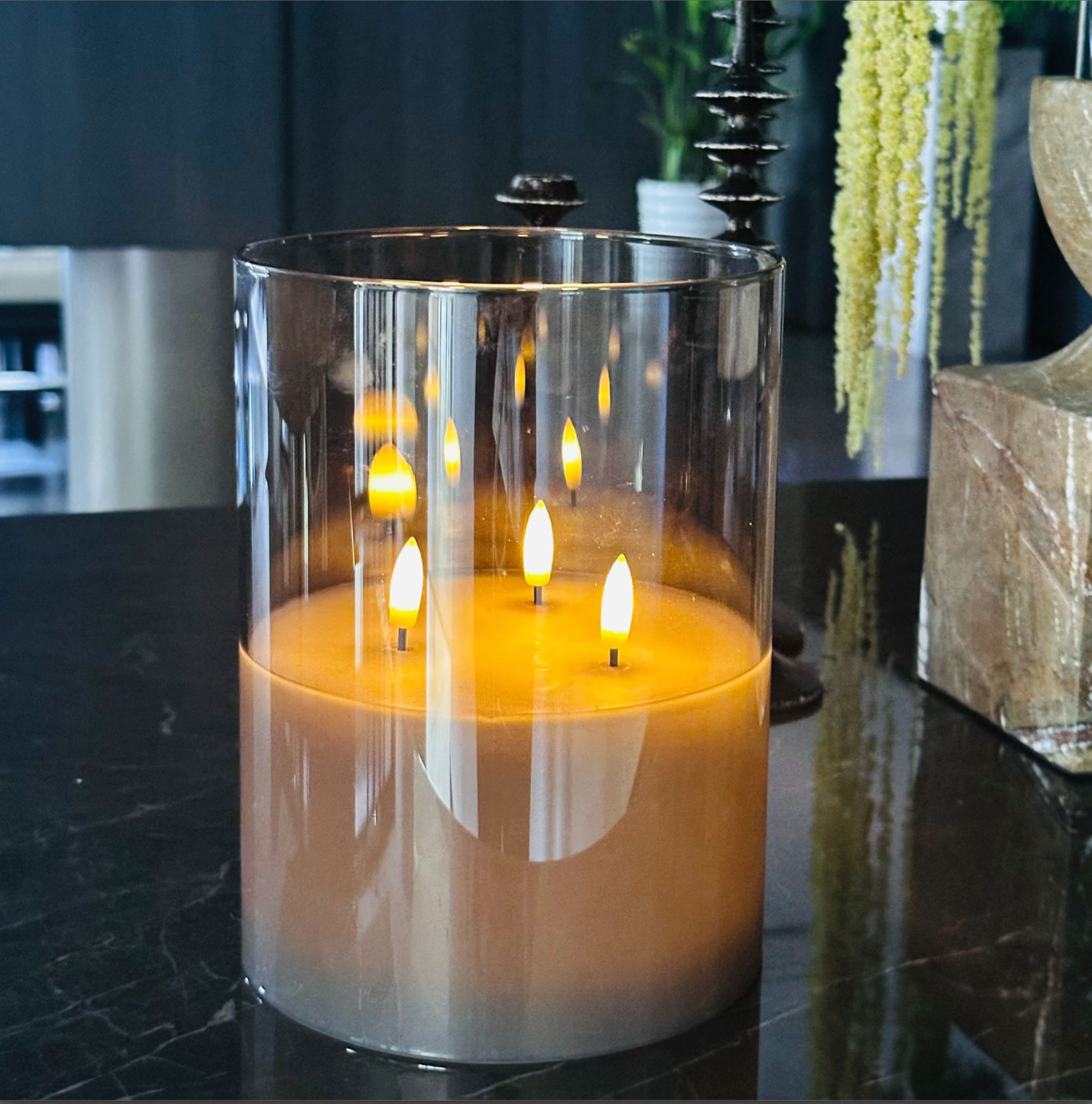 Stort LED-blockljus i glas med 3 vekar