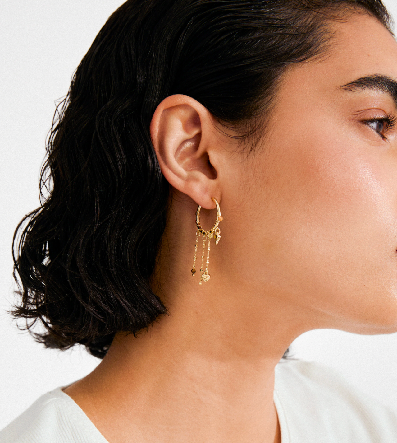 Hoops-örhängen med kedjor och berlocker