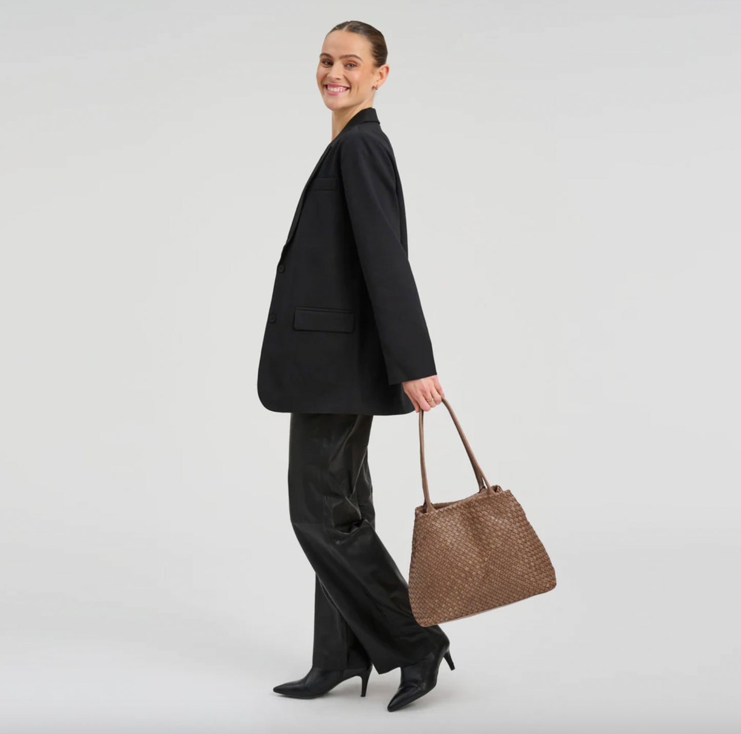 Shopper i flätat läder - Dark taupe