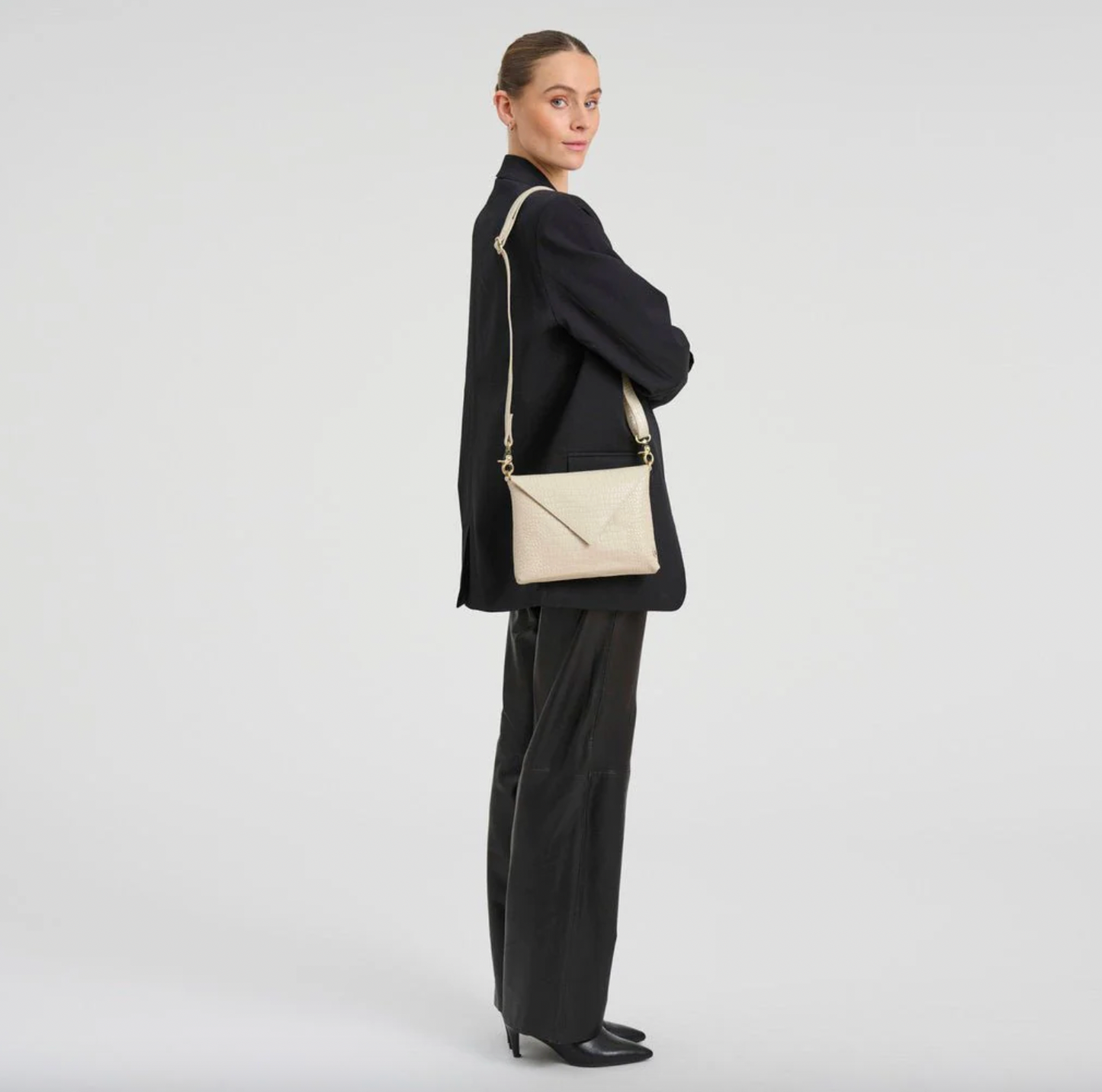 Clutch croco i skinn - Sand