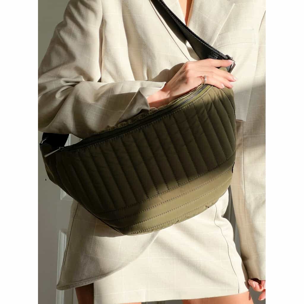 Bæltetaske ARMY - Oversize i en lækker nylon kvalitet - VIAMAJA.DK