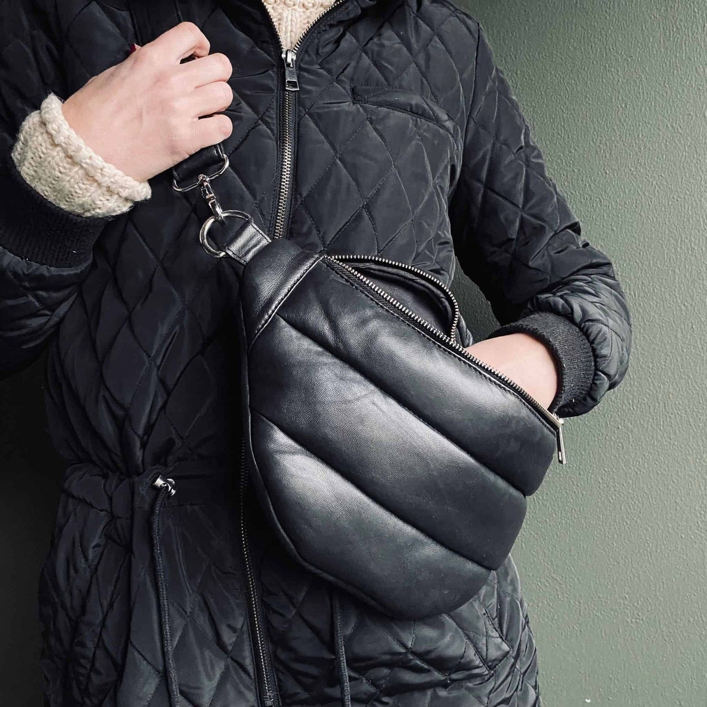 Bæltetaske i ultra blød lammeskind - Sort - VIAMAJA.DK