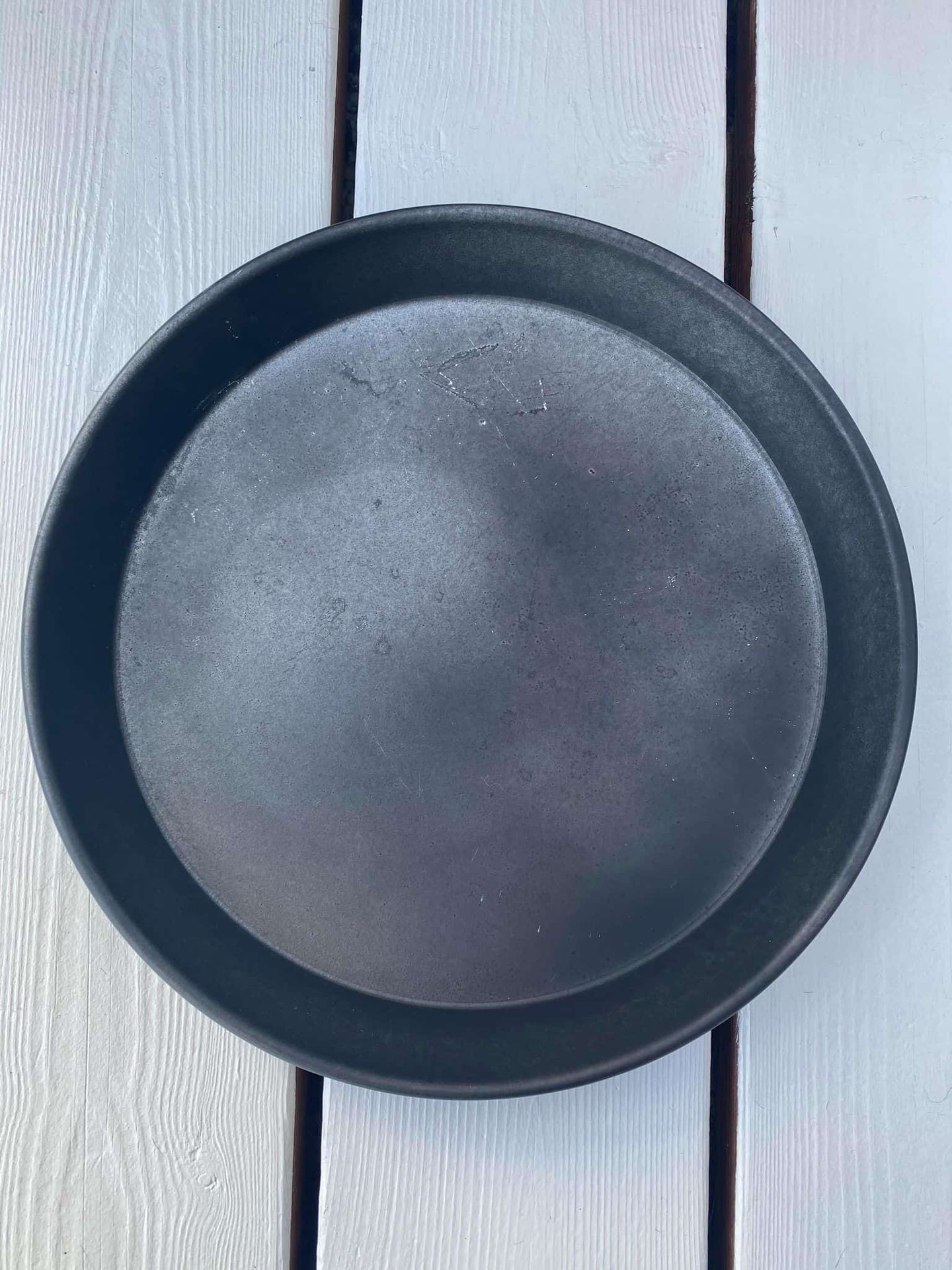 Bakke – Black Zink – Ø25cm - VIAMAJA.DK