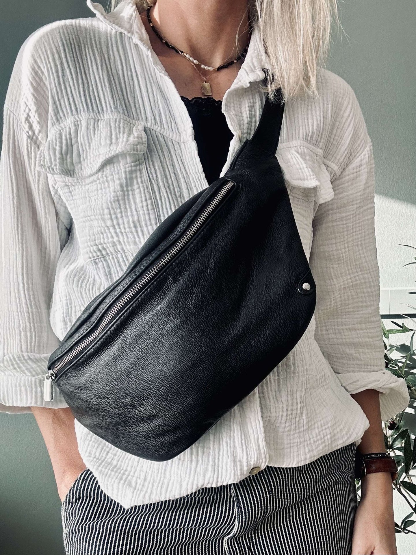 Bumbag Aura Big Black - VIAMAJA.DK
