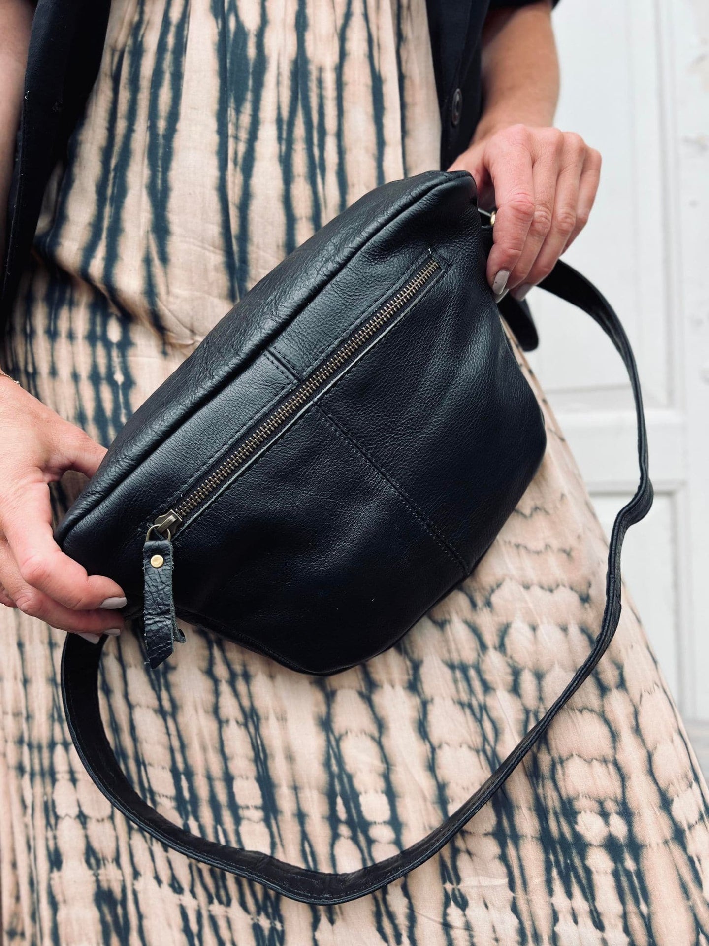 Bumbag BELLA i Black bøffellæder - VIAMAJA.DK