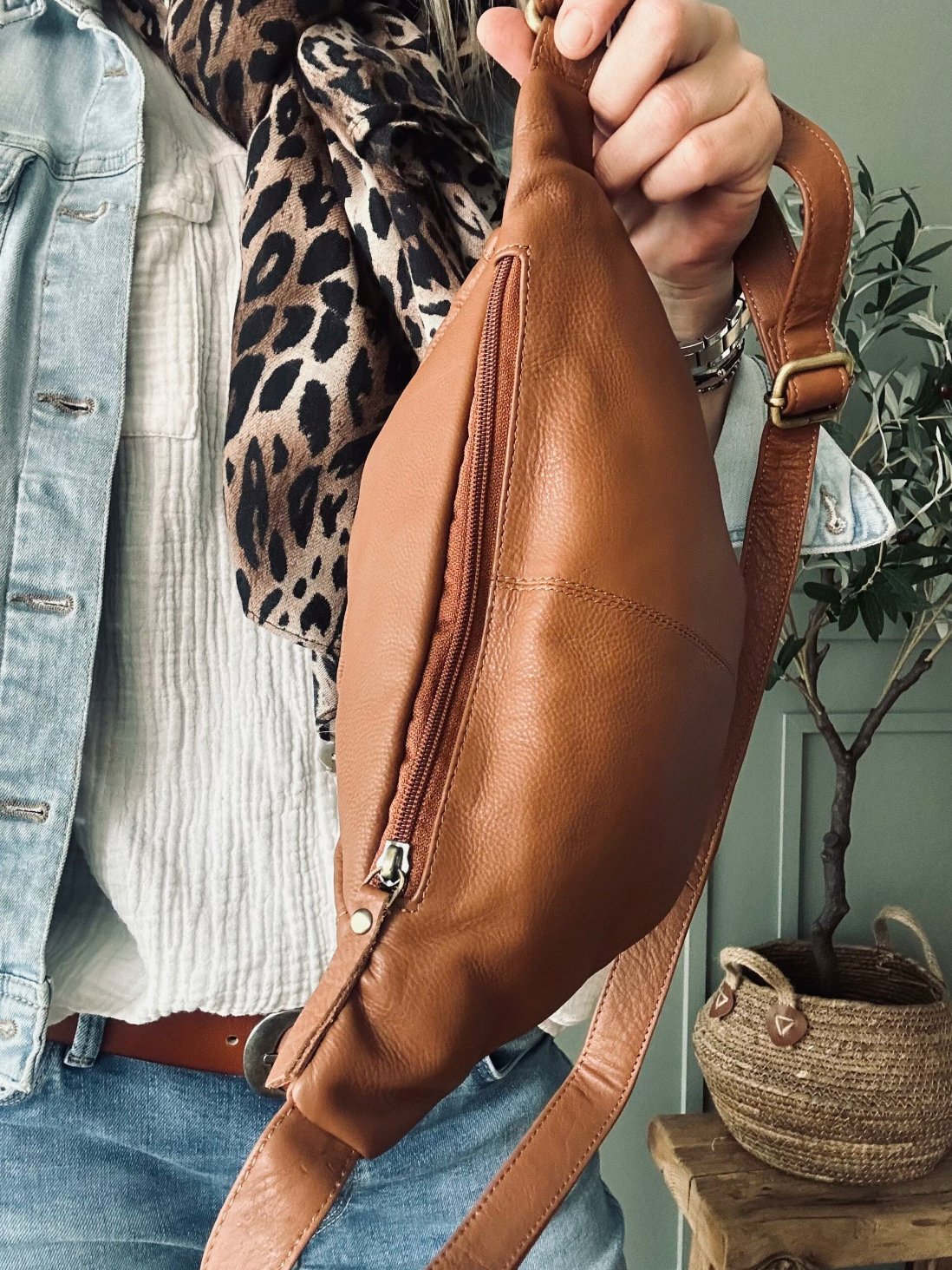 Bumbag Ella dark cognac - VIAMAJA.DK
