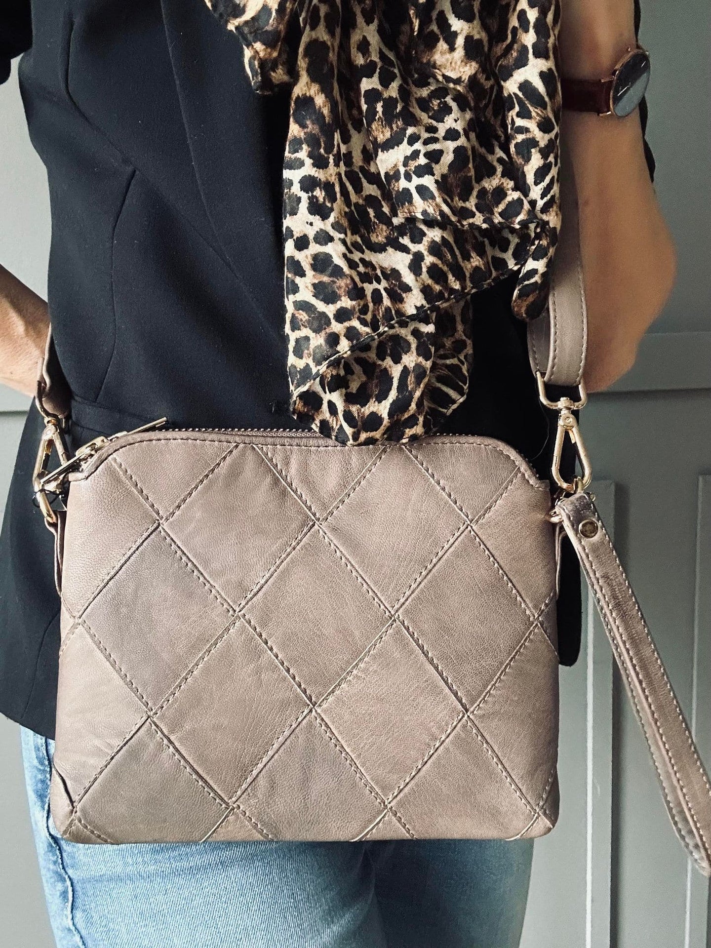 Crossbody clutch ALICE Taupe - Taskerem medfølger - VIAMAJA.DK