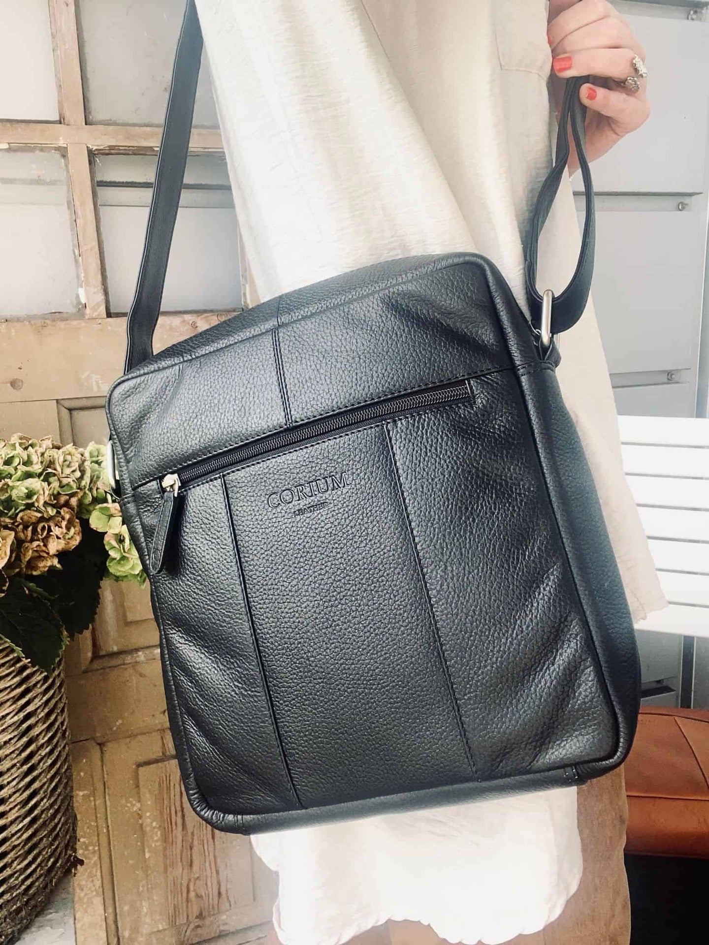 Crossbody Maisy Sort - VIAMAJA.DK