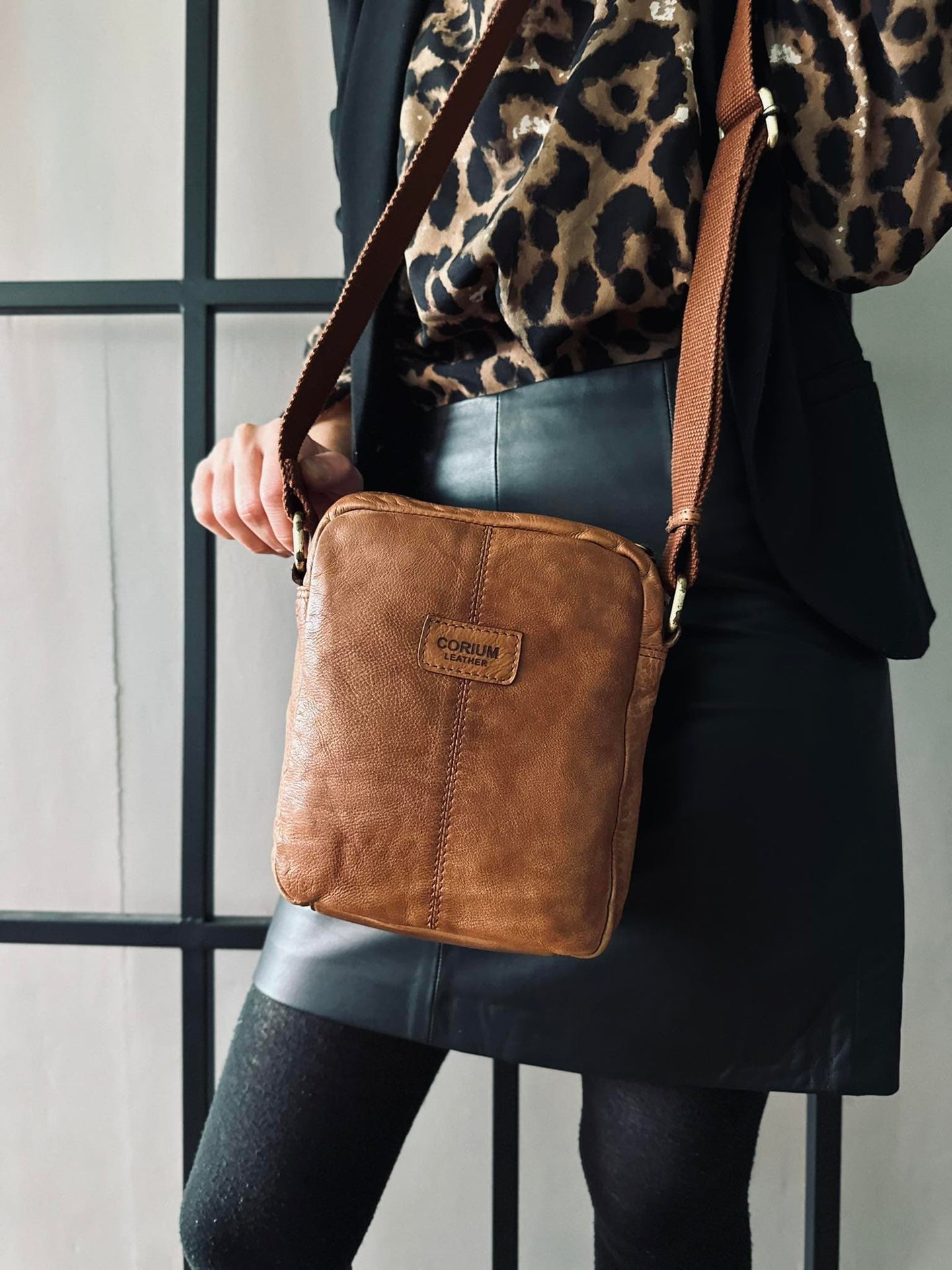 Crossbody Raw Boheme – Cognac unisex - VIAMAJA.DK