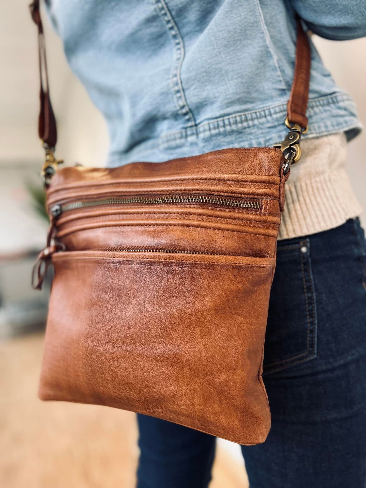 Crossover taske FELLO Walnut - VIAMAJA.DK