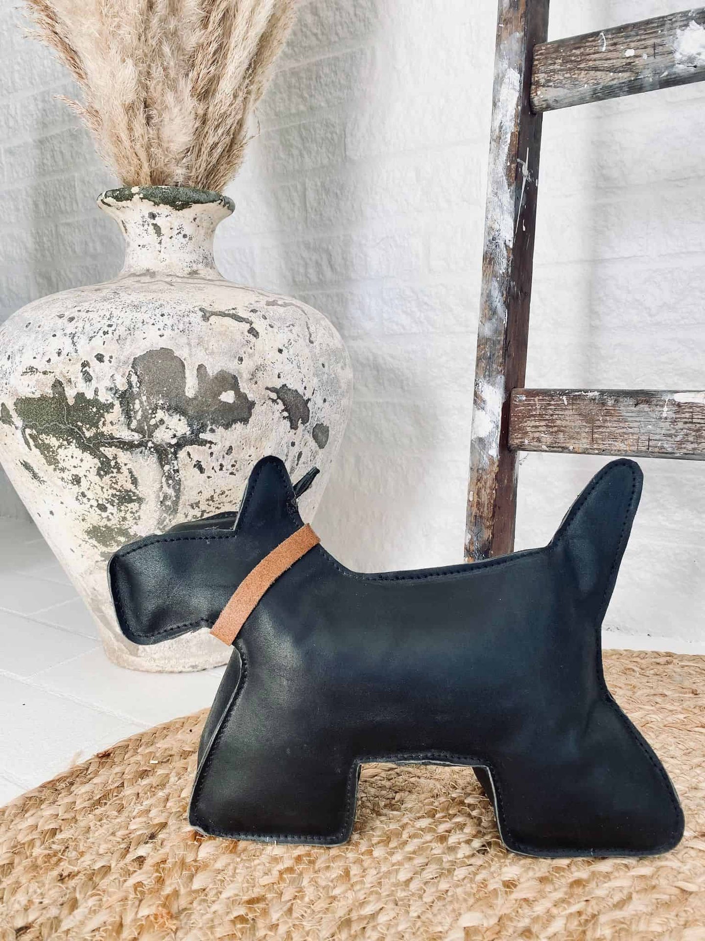 Dørstopper Hund - Sort skind - VIAMAJA.DK