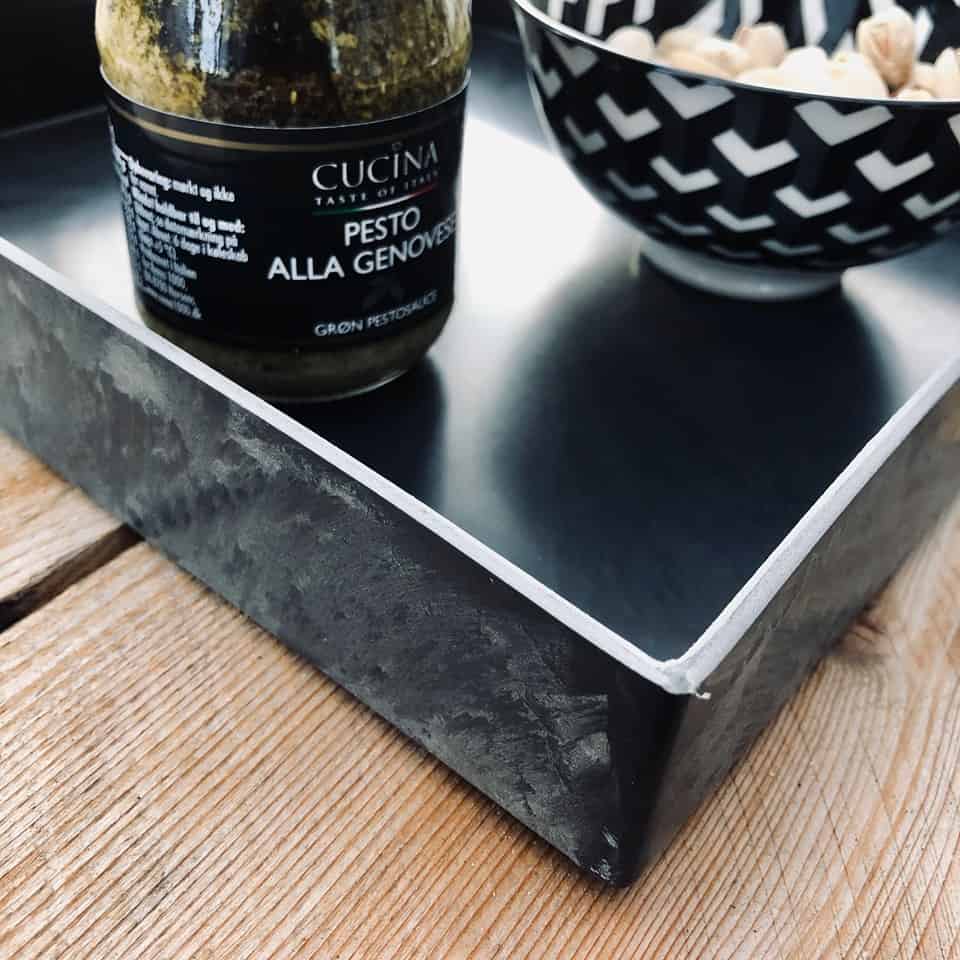 Firkantet bakke i beton look – Stor - VIAMAJA.DK